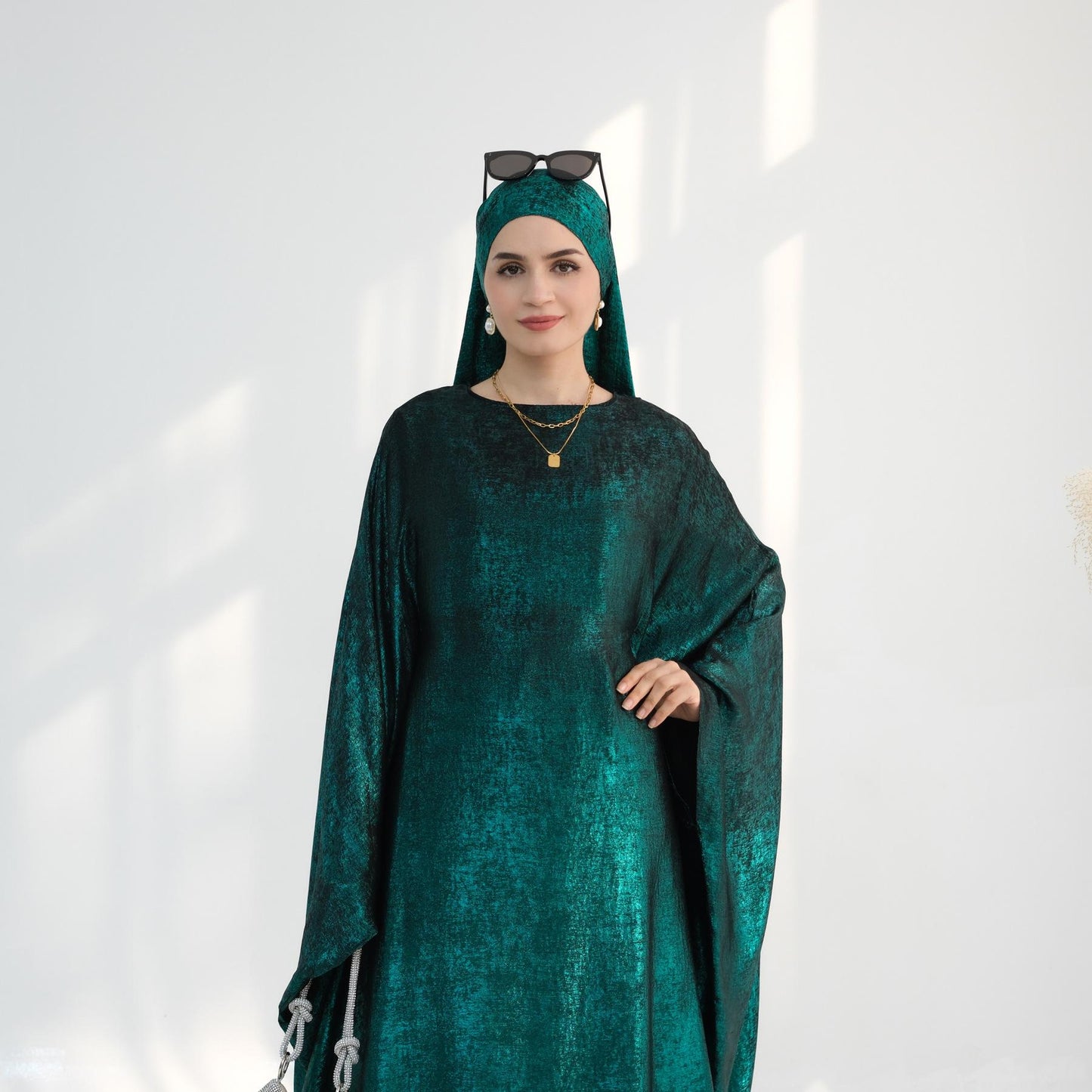 HS5878 A Glossy Dress That Combines Softness and Fluidity