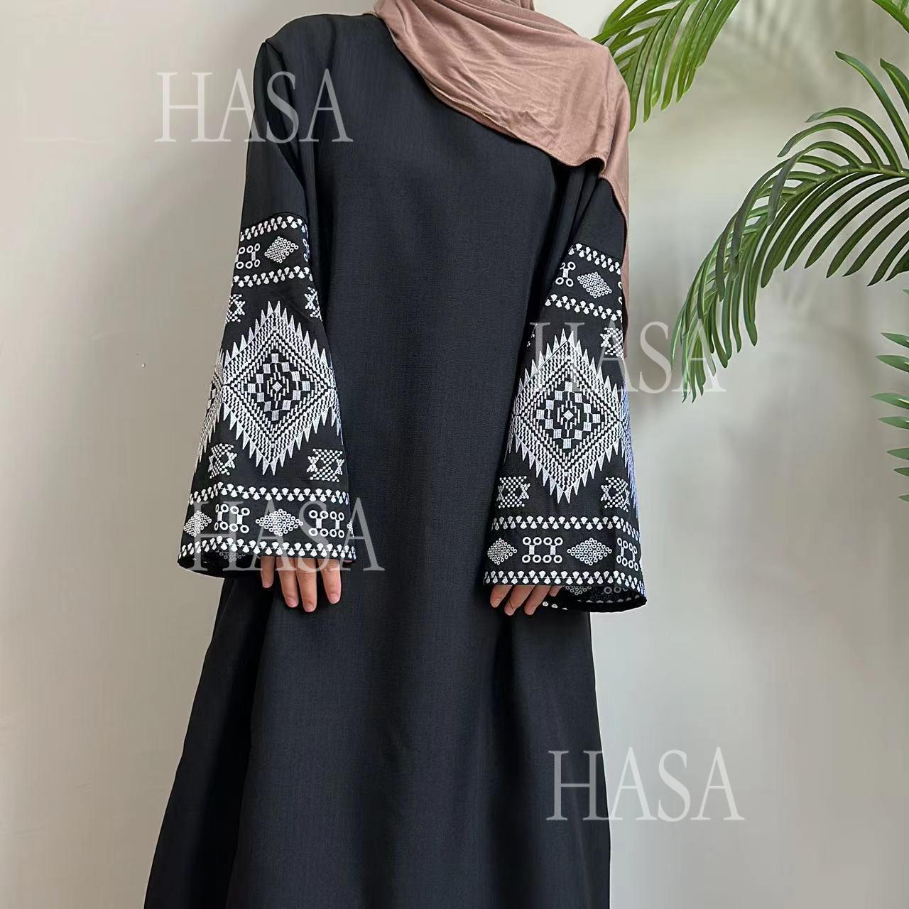HS6533 Long robe with wide sleeves and exquisite embroidery