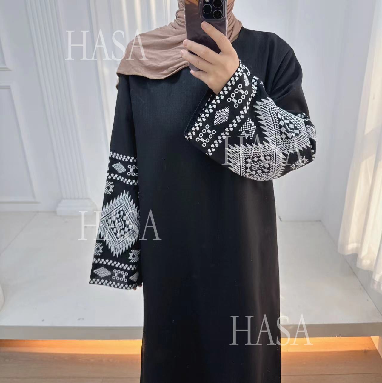 HS6533 Long robe with wide sleeves and exquisite embroidery