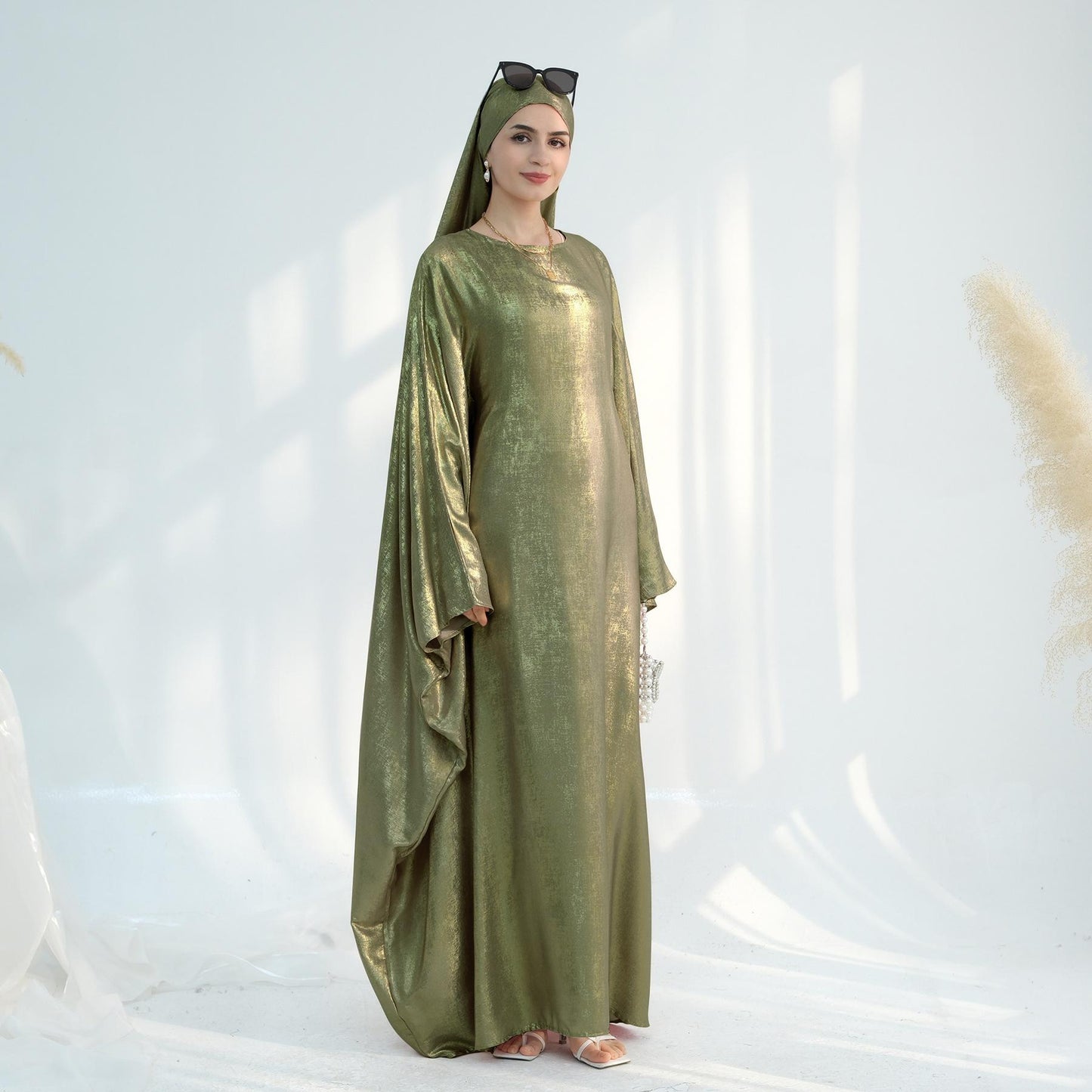 HS5878 A Glossy Dress That Combines Softness and Fluidity