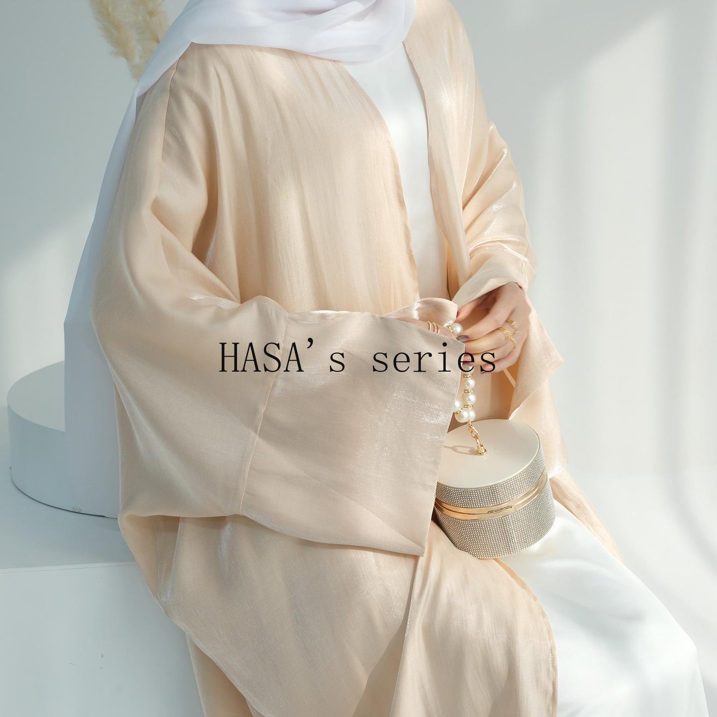 HS4831 A simple yet elegant cardigan-style robe, balancing both quality and comfort.