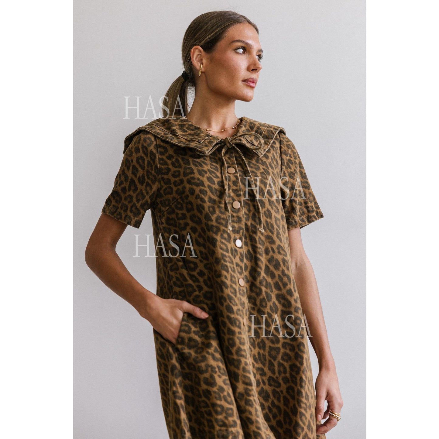 HASA HS6789 Bold Vintage Inspired Leopard Mini Dress with Statement Collar