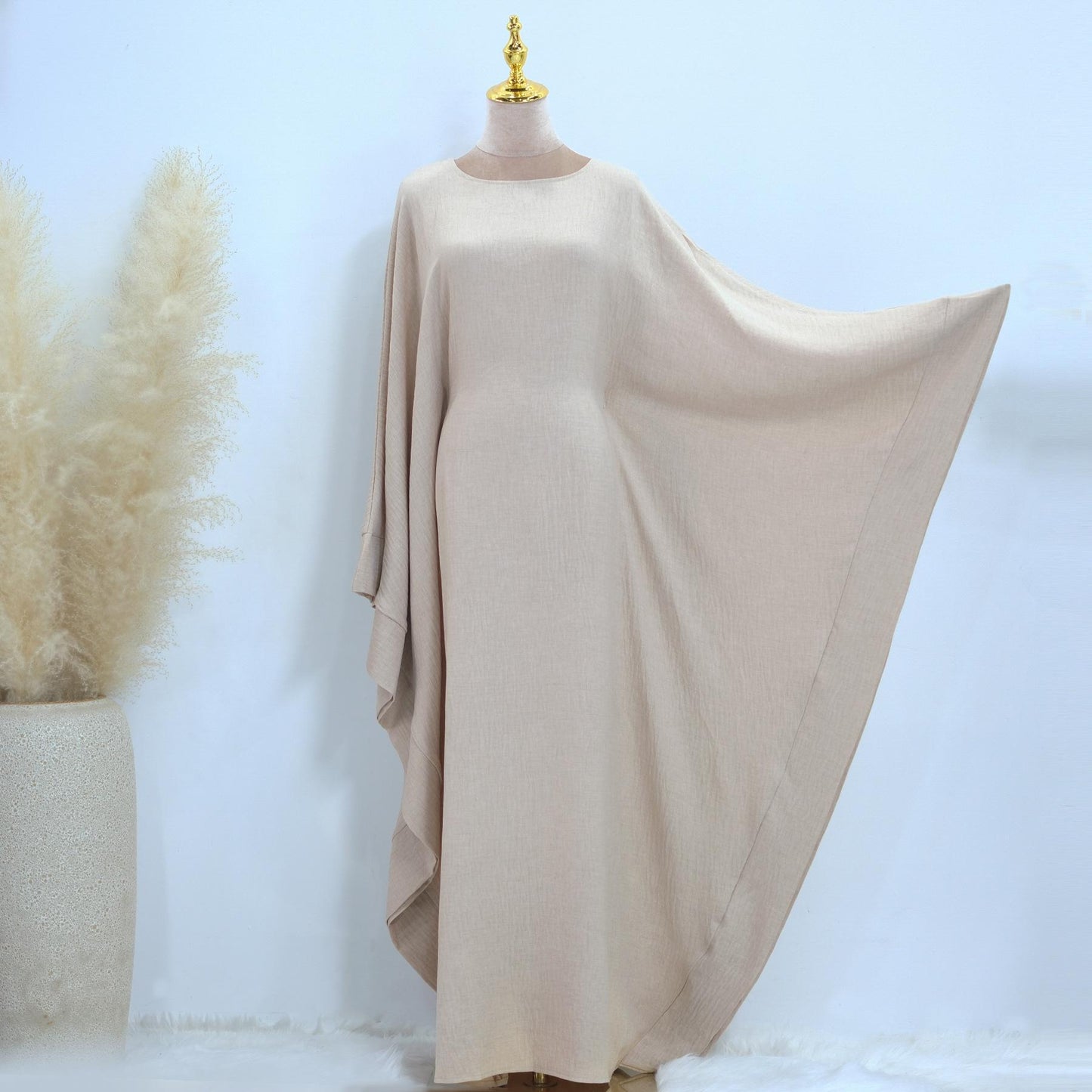 HASASERIES HS1177 Robe caftan en crêpe à manches chauve-souris avec ceinture intégrée