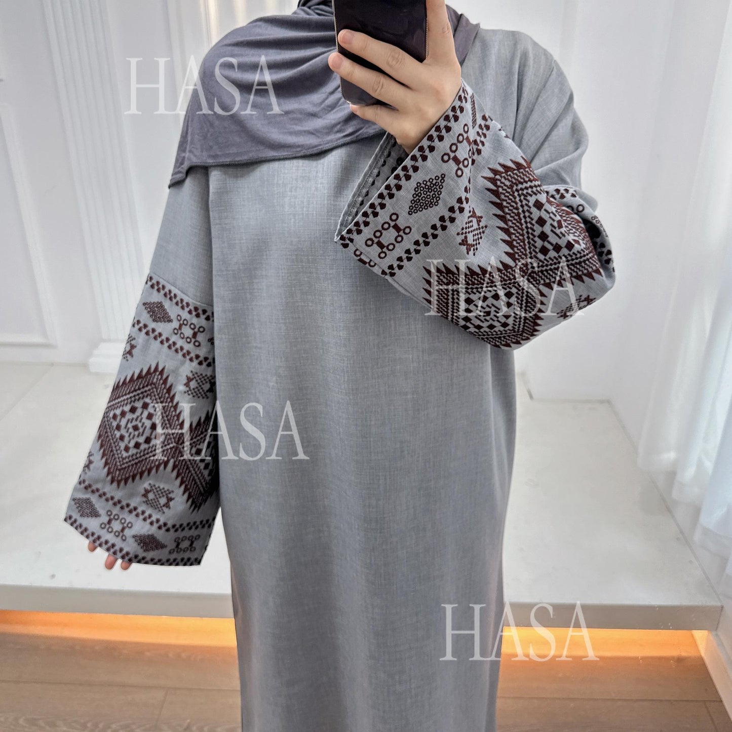 HS6533 Long robe with wide sleeves and exquisite embroidery