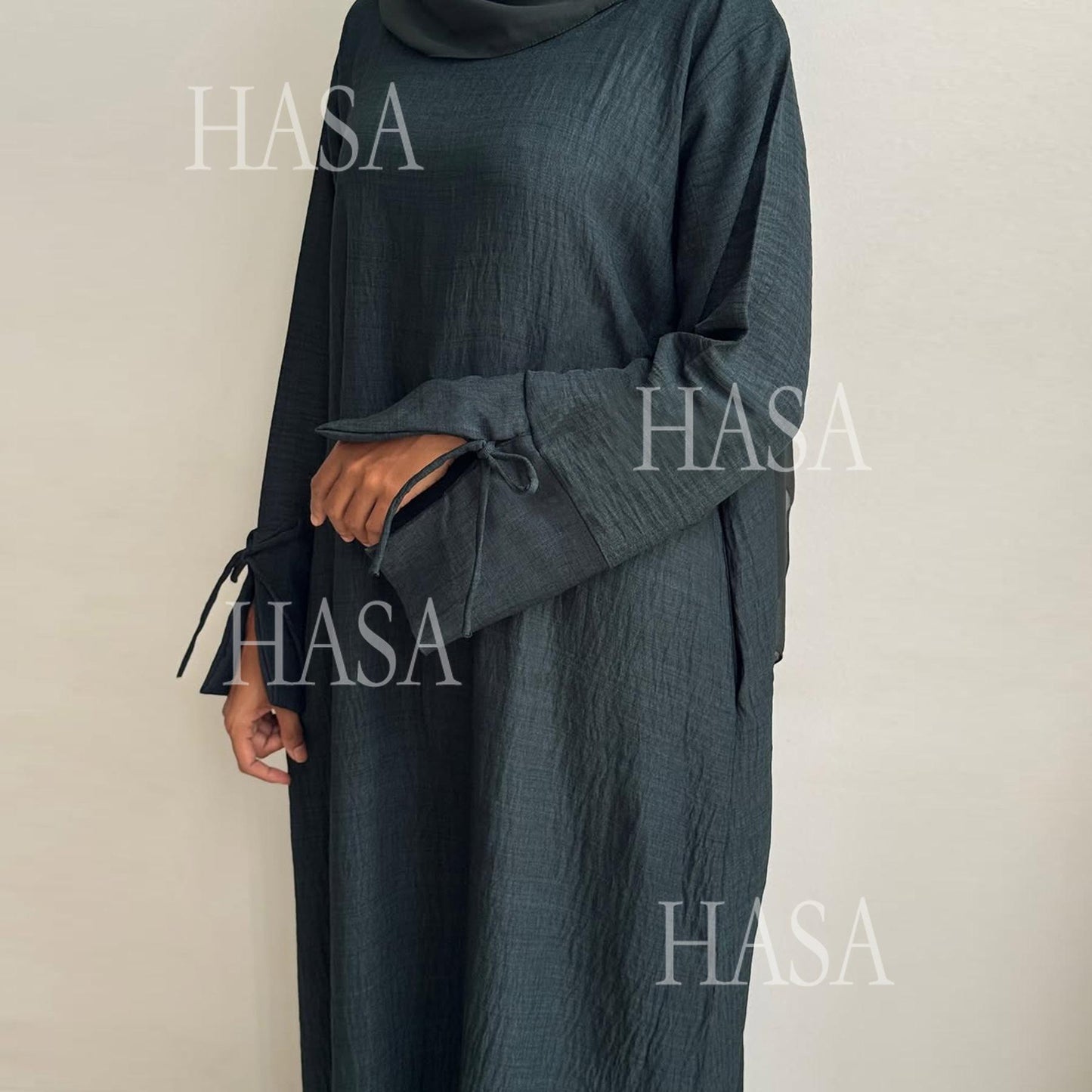 HS5864 Fashionable solid color hooded robe, simple and elegant, showing a casual style