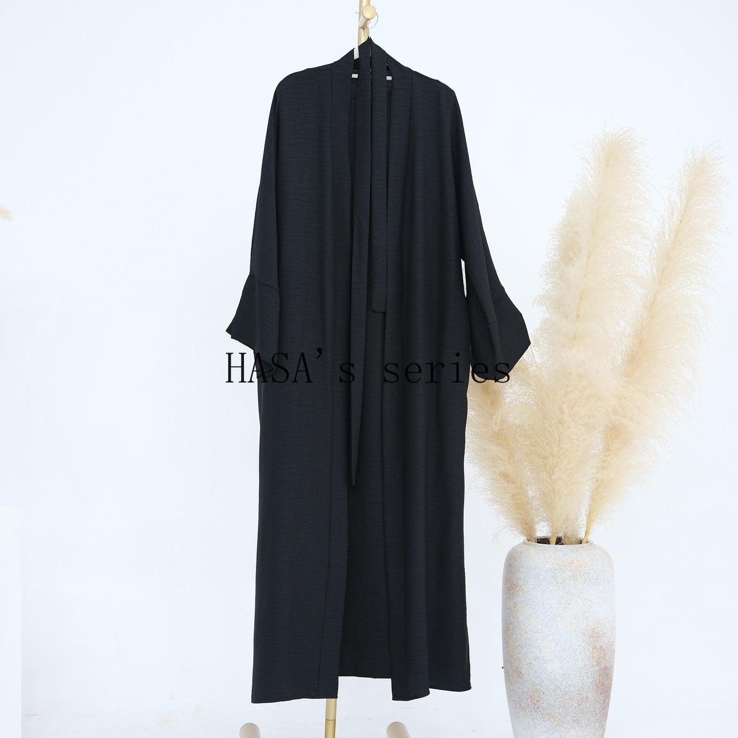 HS4854 A simple, solid-colored two-piece set, consisting of an easy-to-match robe-style dress and a matching garment.