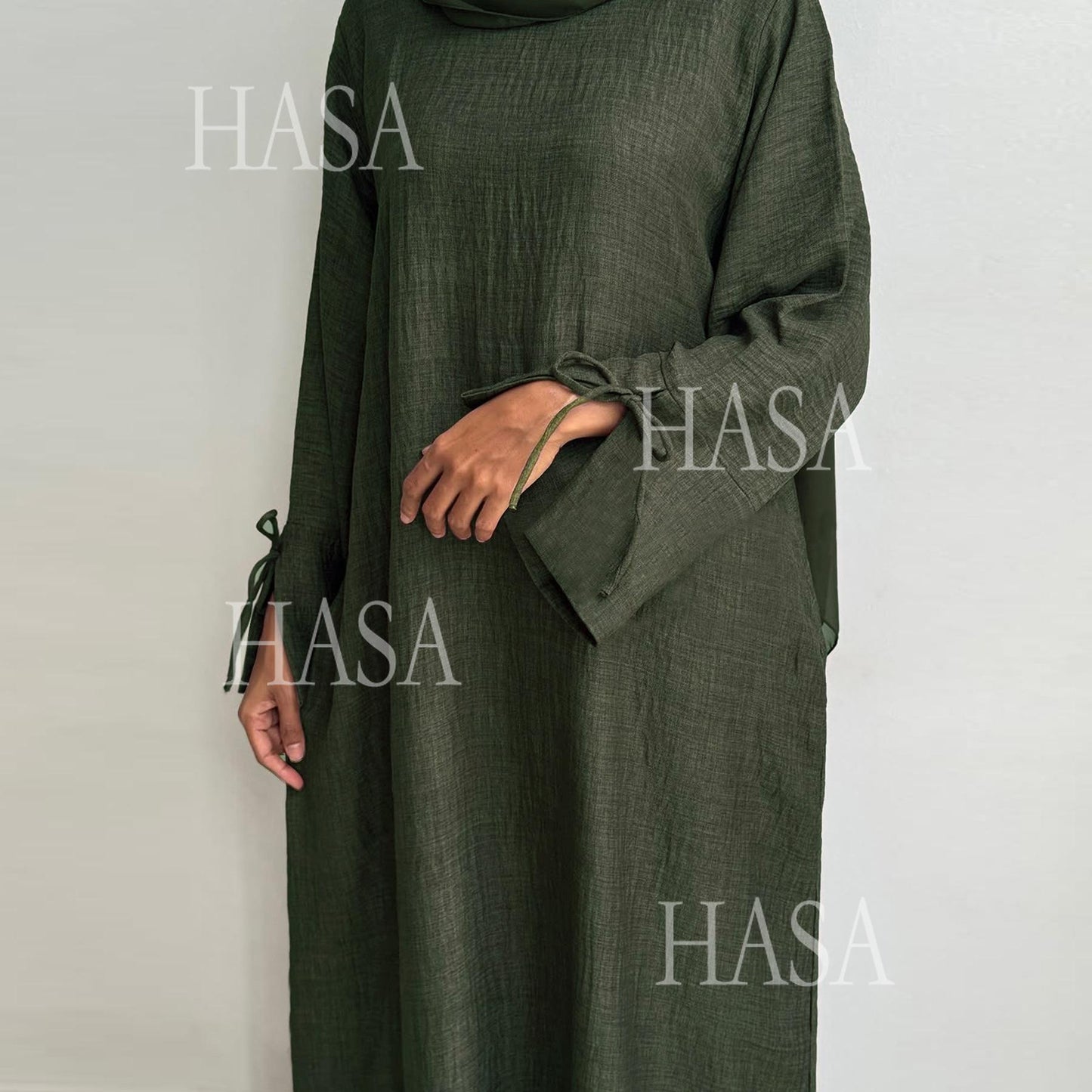 HS5864 Fashionable solid color hooded robe, simple and elegant, showing a casual style