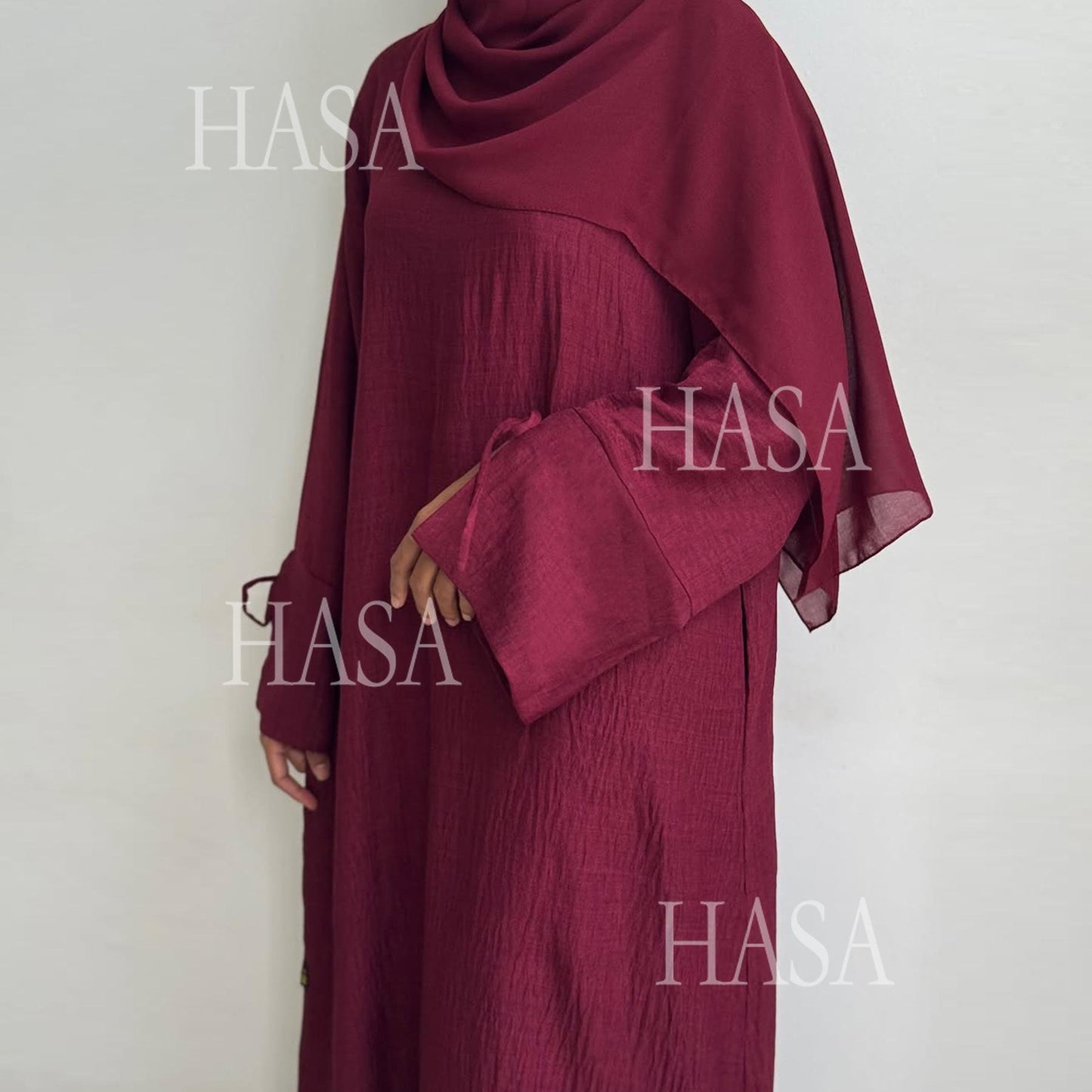 HS5864 Fashionable solid color hooded robe, simple and elegant, showing a casual style