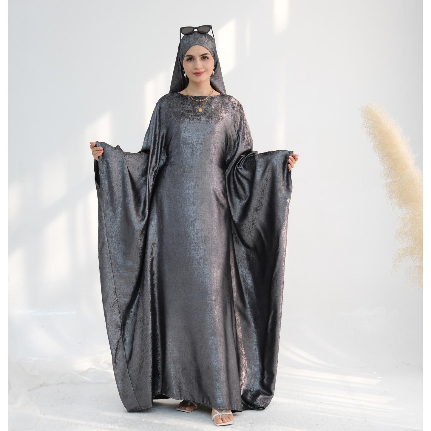 HS5878 A Glossy Dress That Combines Softness and Fluidity