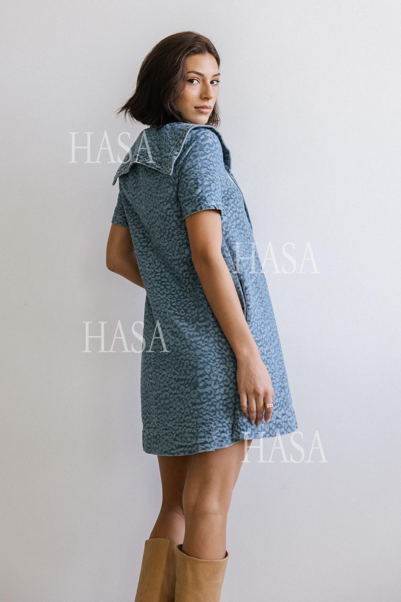 HASA HS6789 Bold Vintage Inspired Leopard Mini Dress with Statement Collar