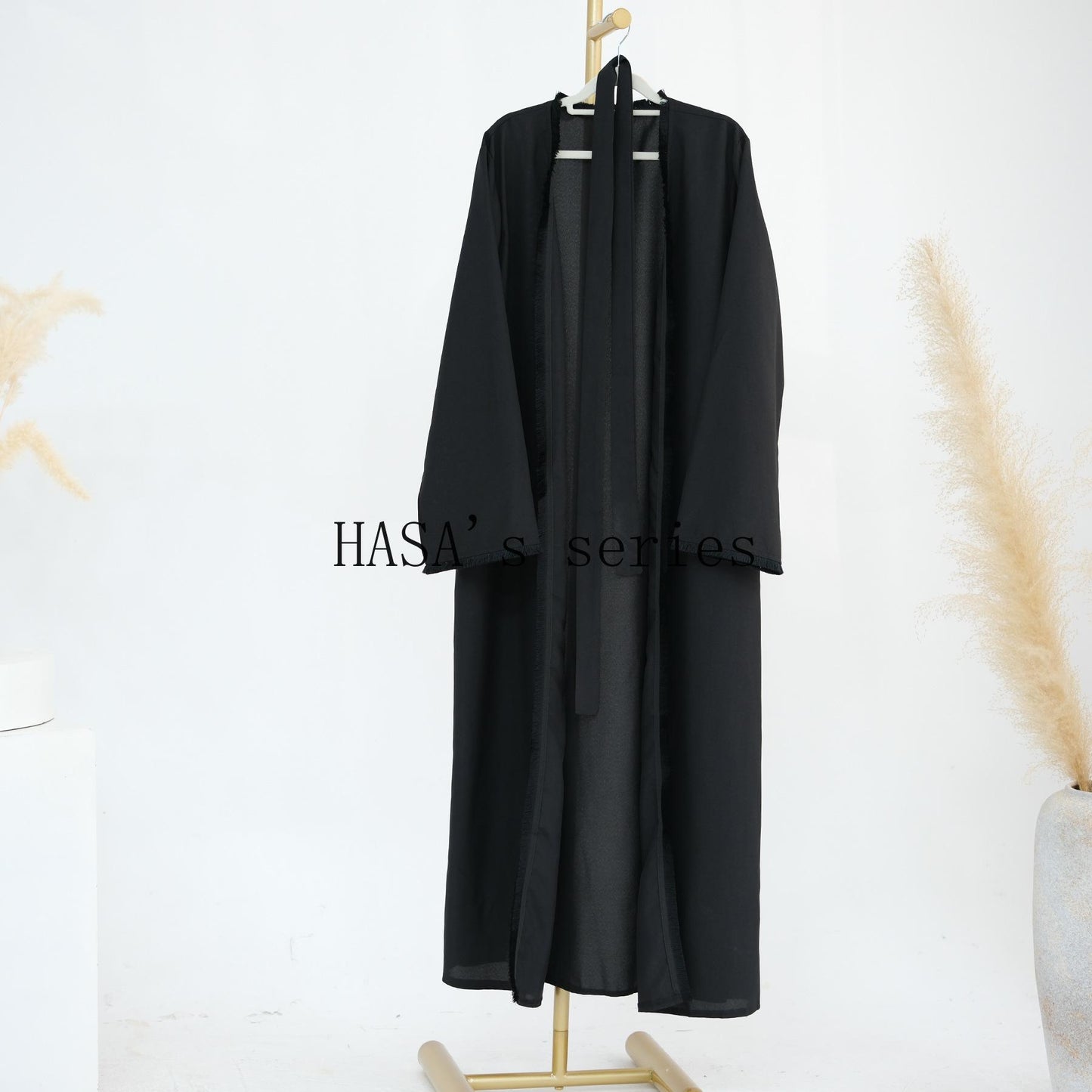 HS5147 Elegant Long Cardigan Robe with Flowing Tassels, A Loose-fitting, Coat-style Dress.