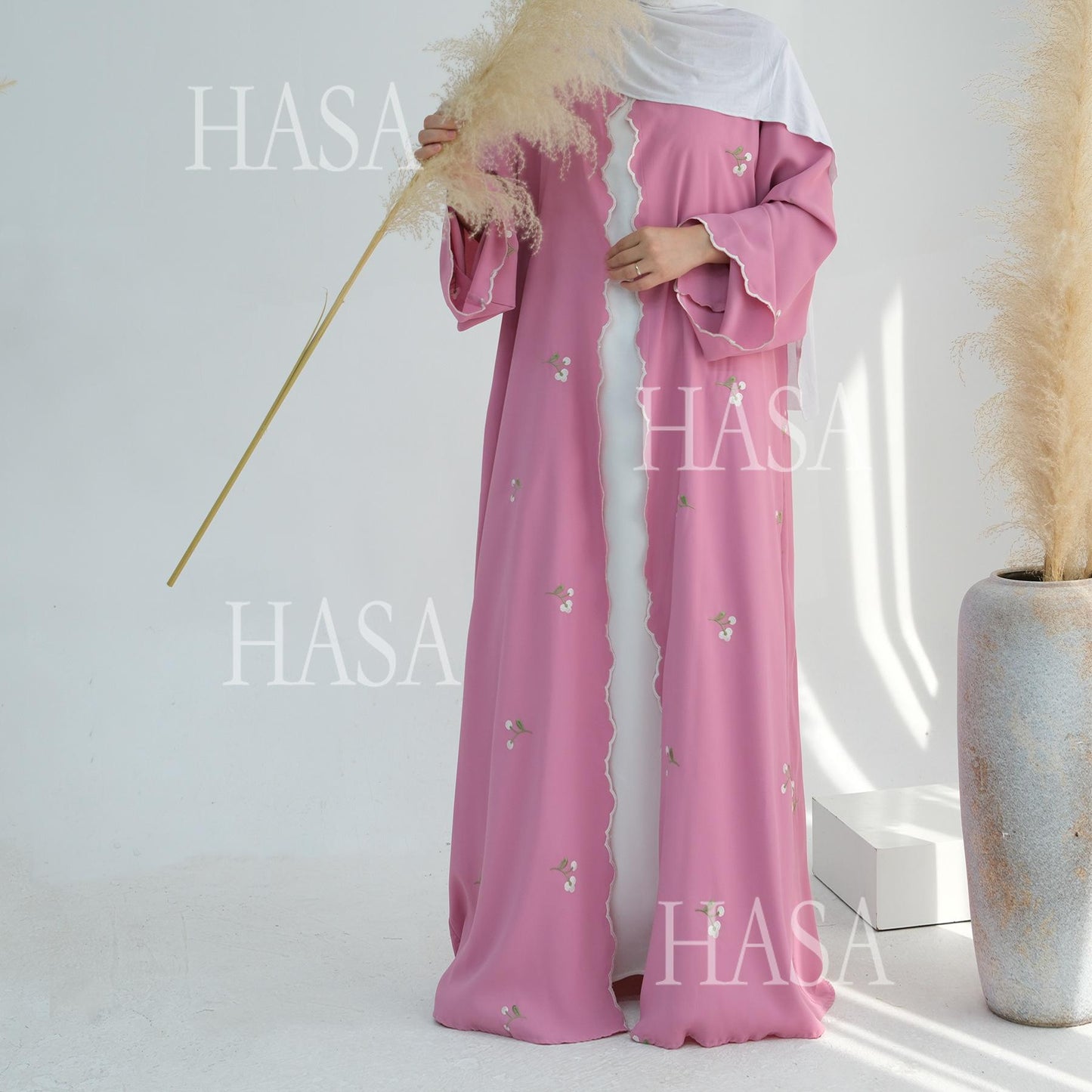 HS6472 Longline Cardigan with Delicate Floral Details and Curved Edging