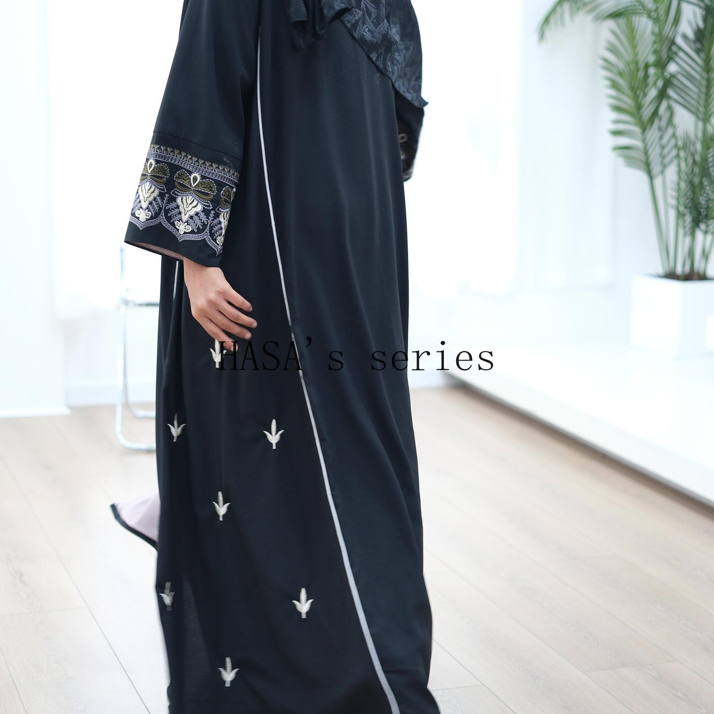 HS4849 Exquisite Embroidered Open-front Long Robe