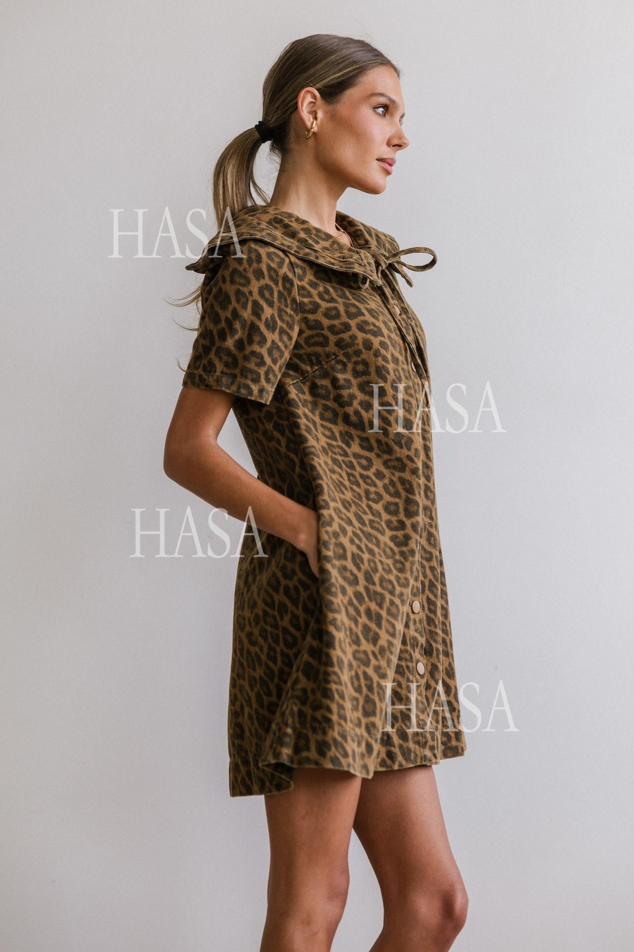 HASA HS6789 Bold Vintage Inspired Leopard Mini Dress with Statement Collar