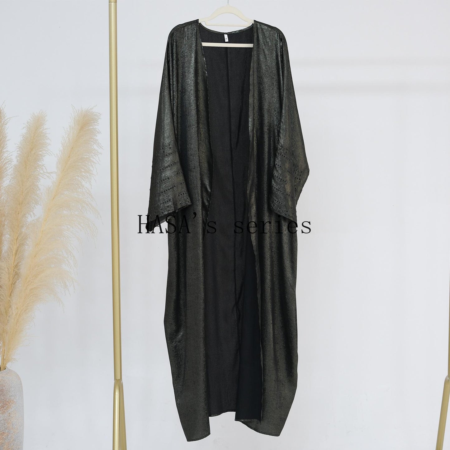 HS4844 A loose, long, robe-style dress made of velvet material, an elegant and sophisticated design with a refined texture.