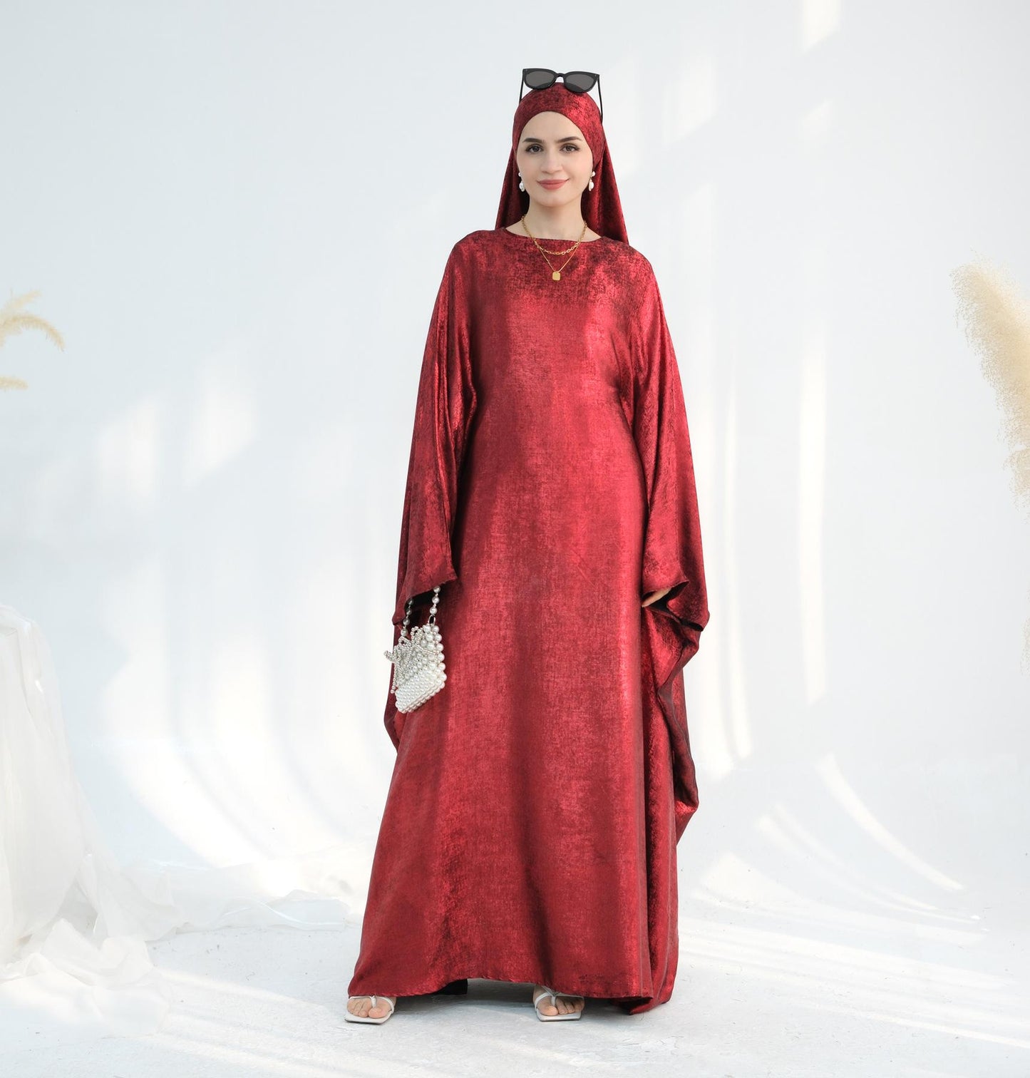 HS5878 A Glossy Dress That Combines Softness and Fluidity