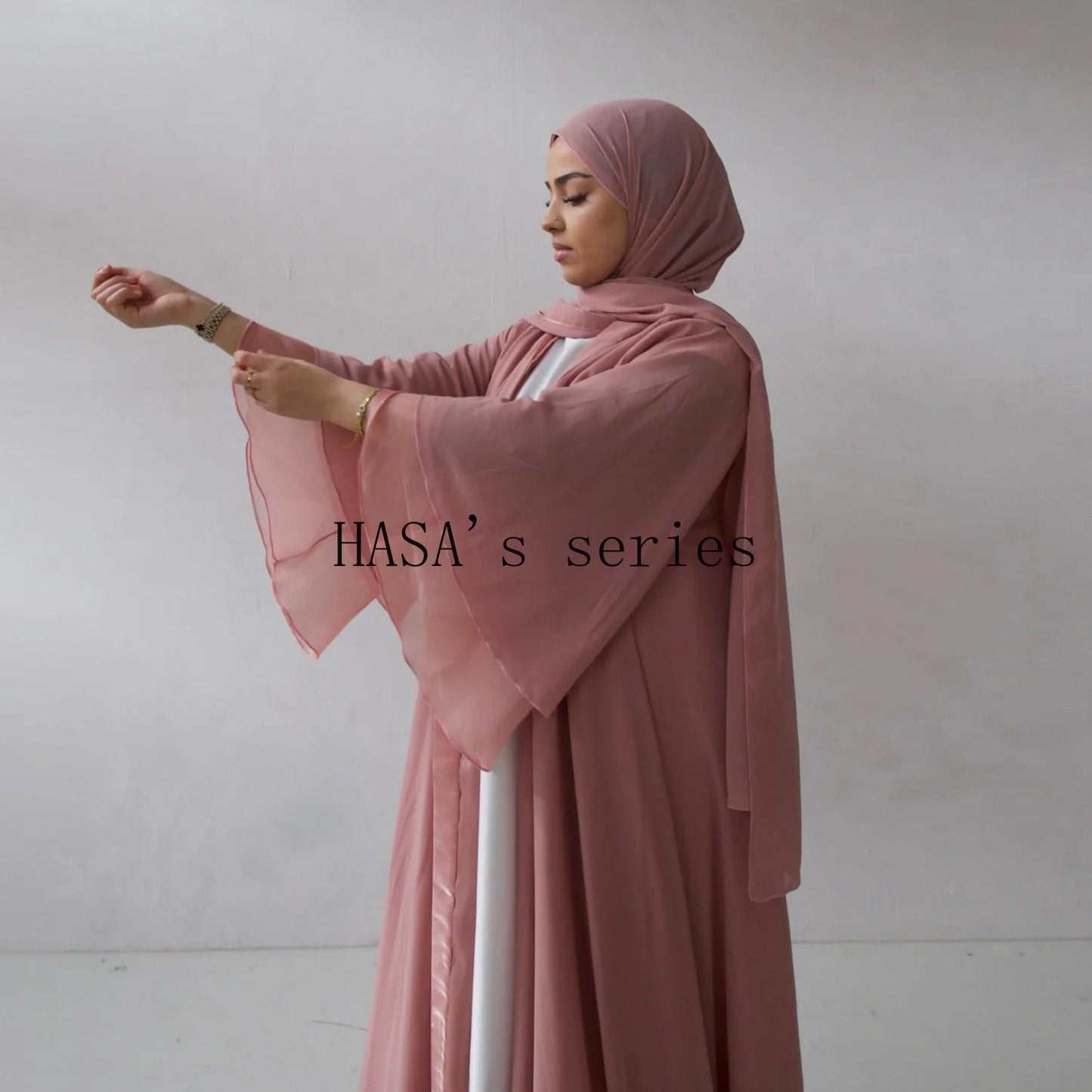 HS4850 A Double-sided Robe That Combines Elegant Appearance with Practicality.