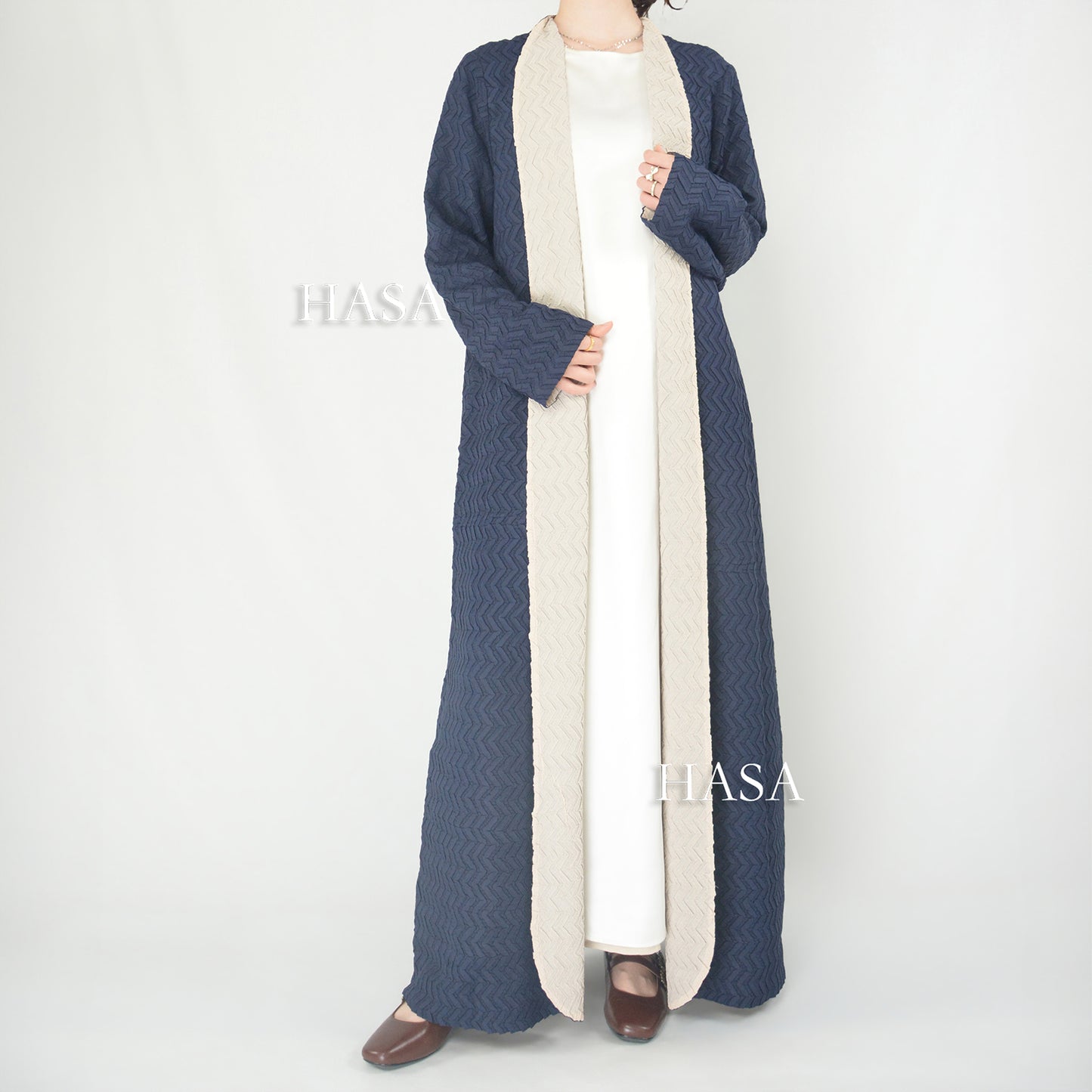HS6703 Modern Minimalism Textured Grey Abaya with Pink Accents