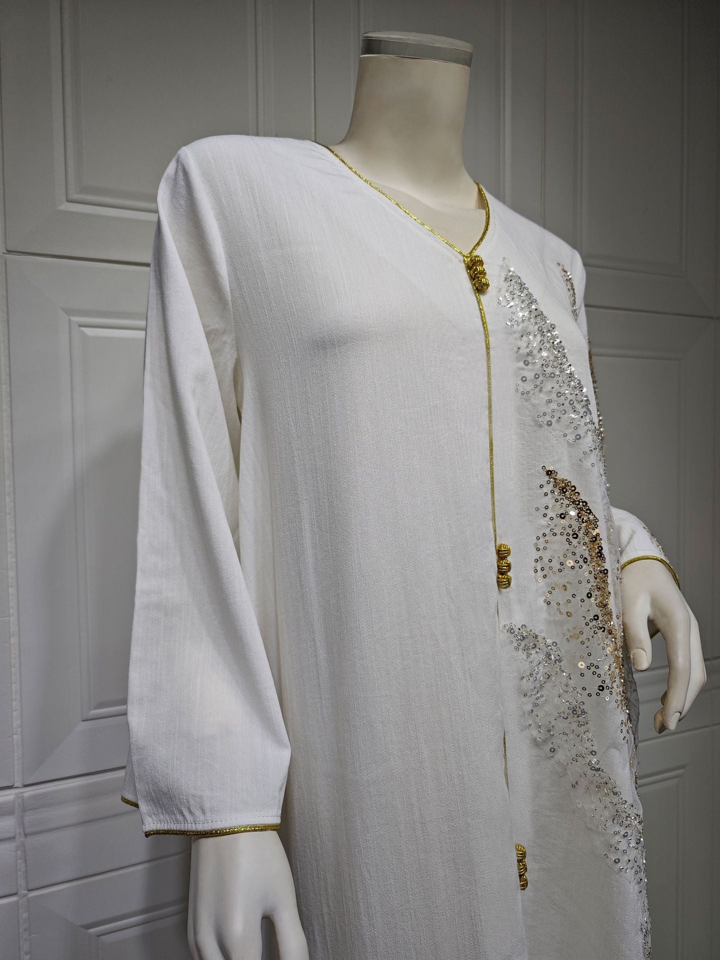 HS6659  Long-sleeved Sequined Embroidered Patchwork Dress with A Light Silhouette and Soft Color Scheme.