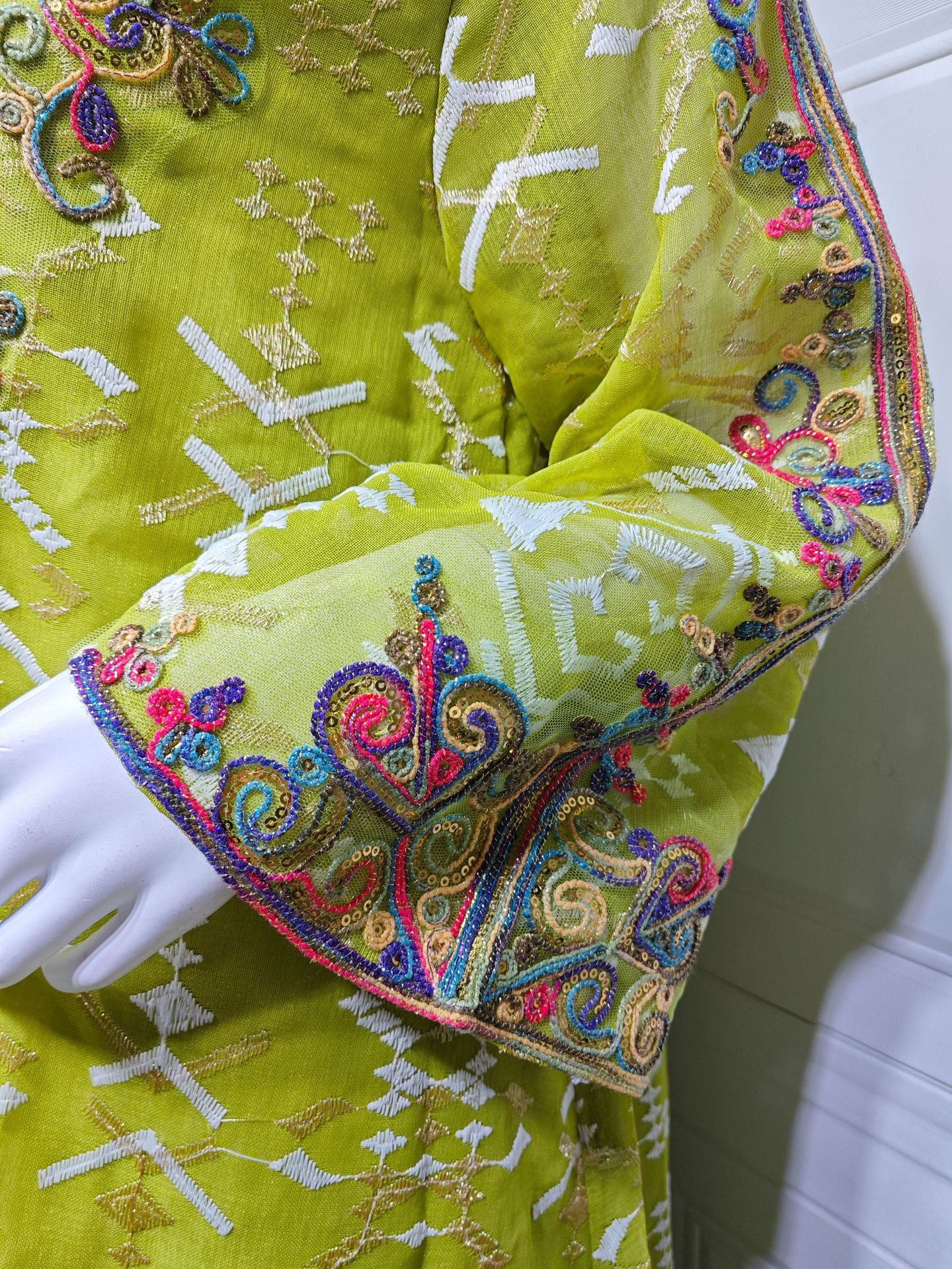 HS6658 Appliqué Patchwork Robe Dress: Lightweight Mesh Combined with Delicate Patterns