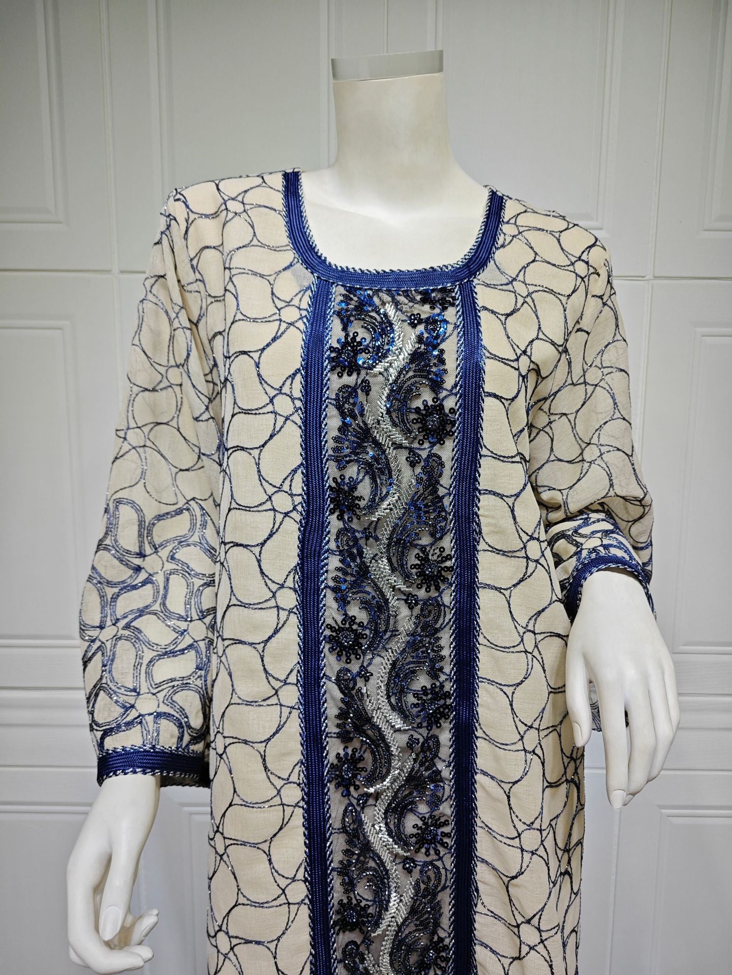 HS6668 A Simple and Elegant Long Dress Adorned with Mesh Embroidery.