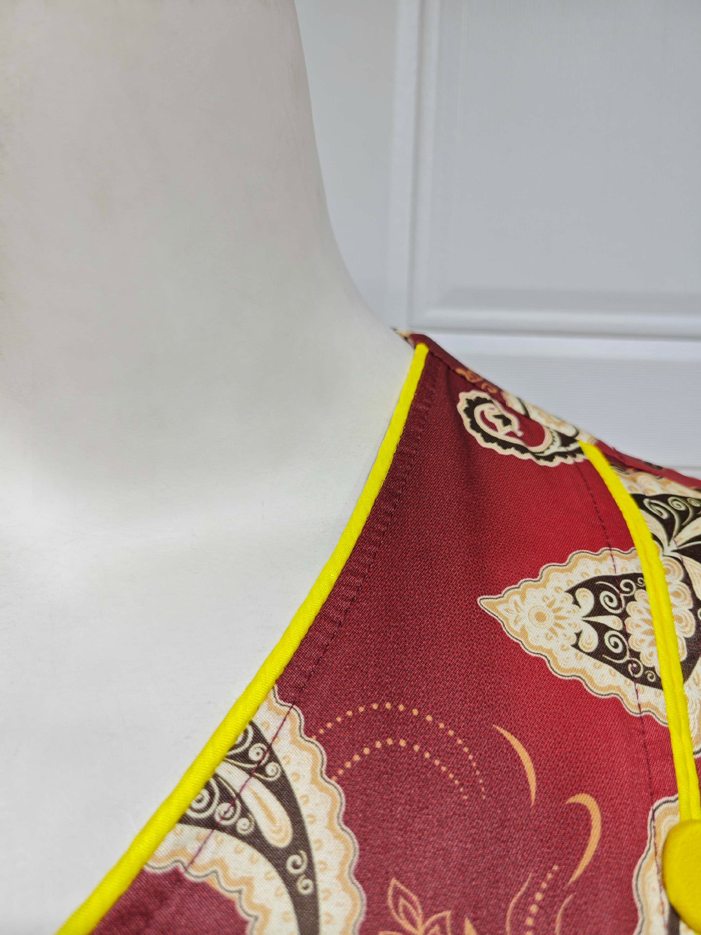 HS6647 Mesh-paneled embroidered robe; elegant three-dimensional embroidered dress