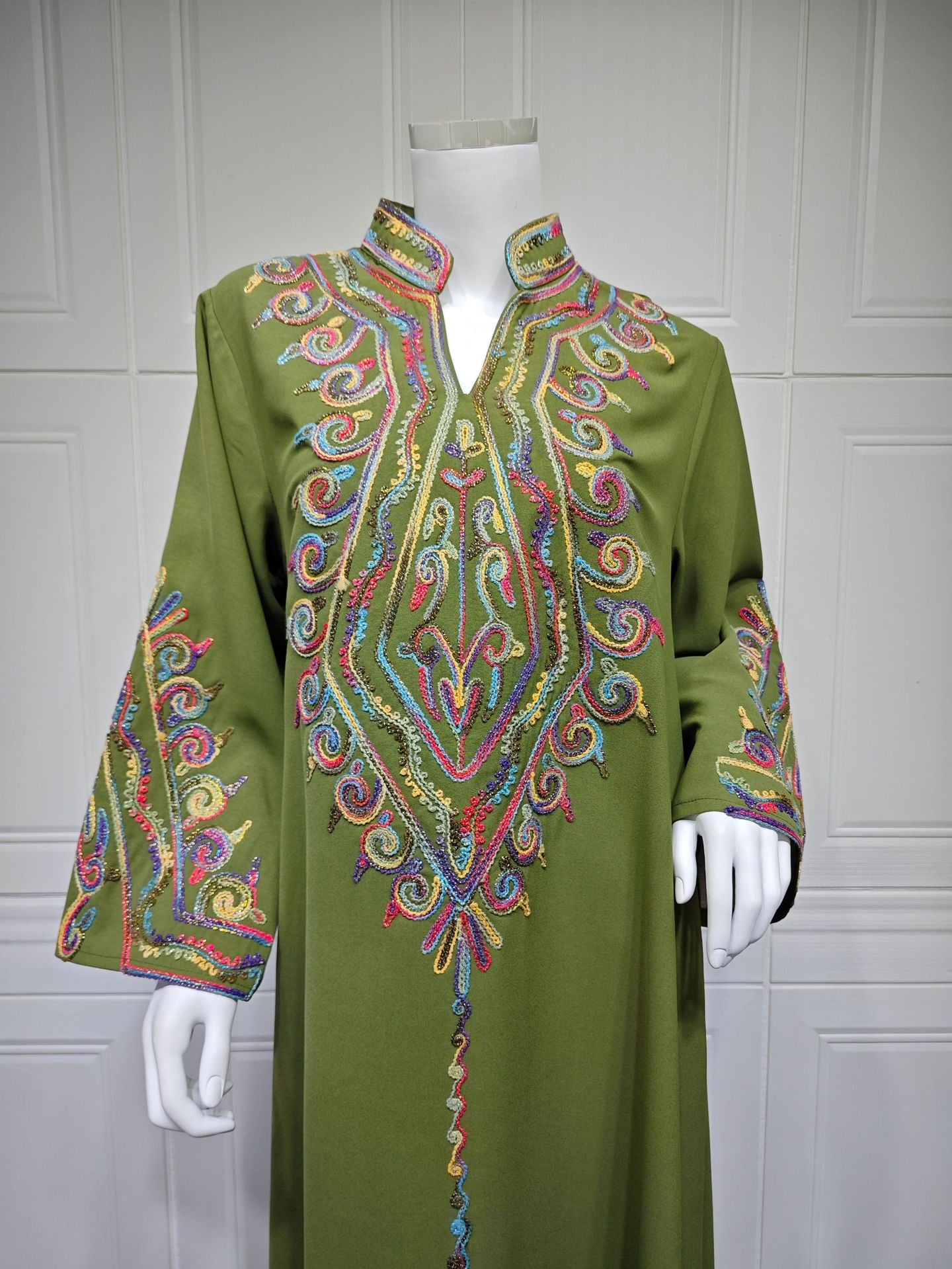 HS6669 Pullover Embroidered Robe Dress with Simple Long Sleeves