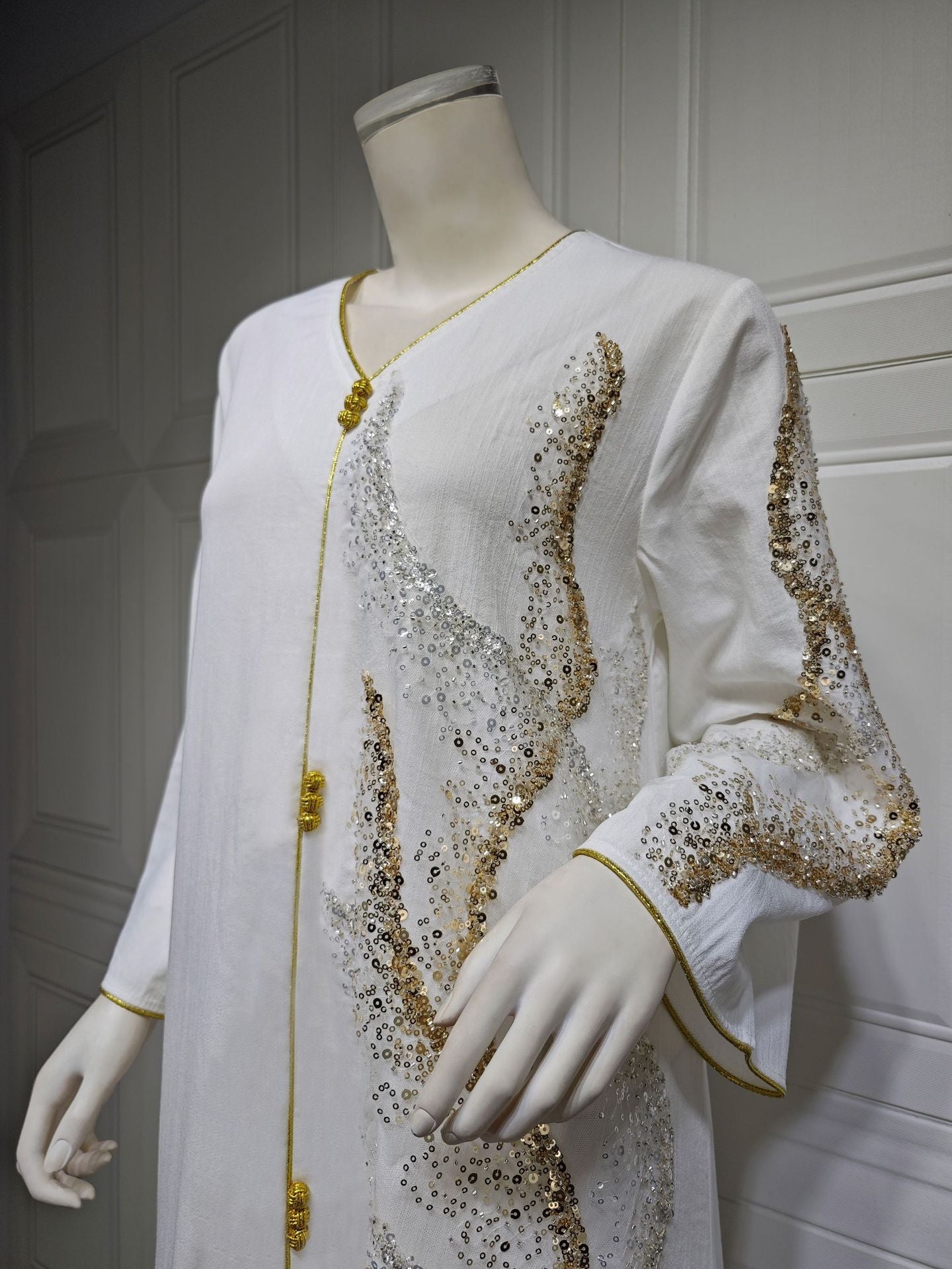 HS6659  Long-sleeved Sequined Embroidered Patchwork Dress with A Light Silhouette and Soft Color Scheme.