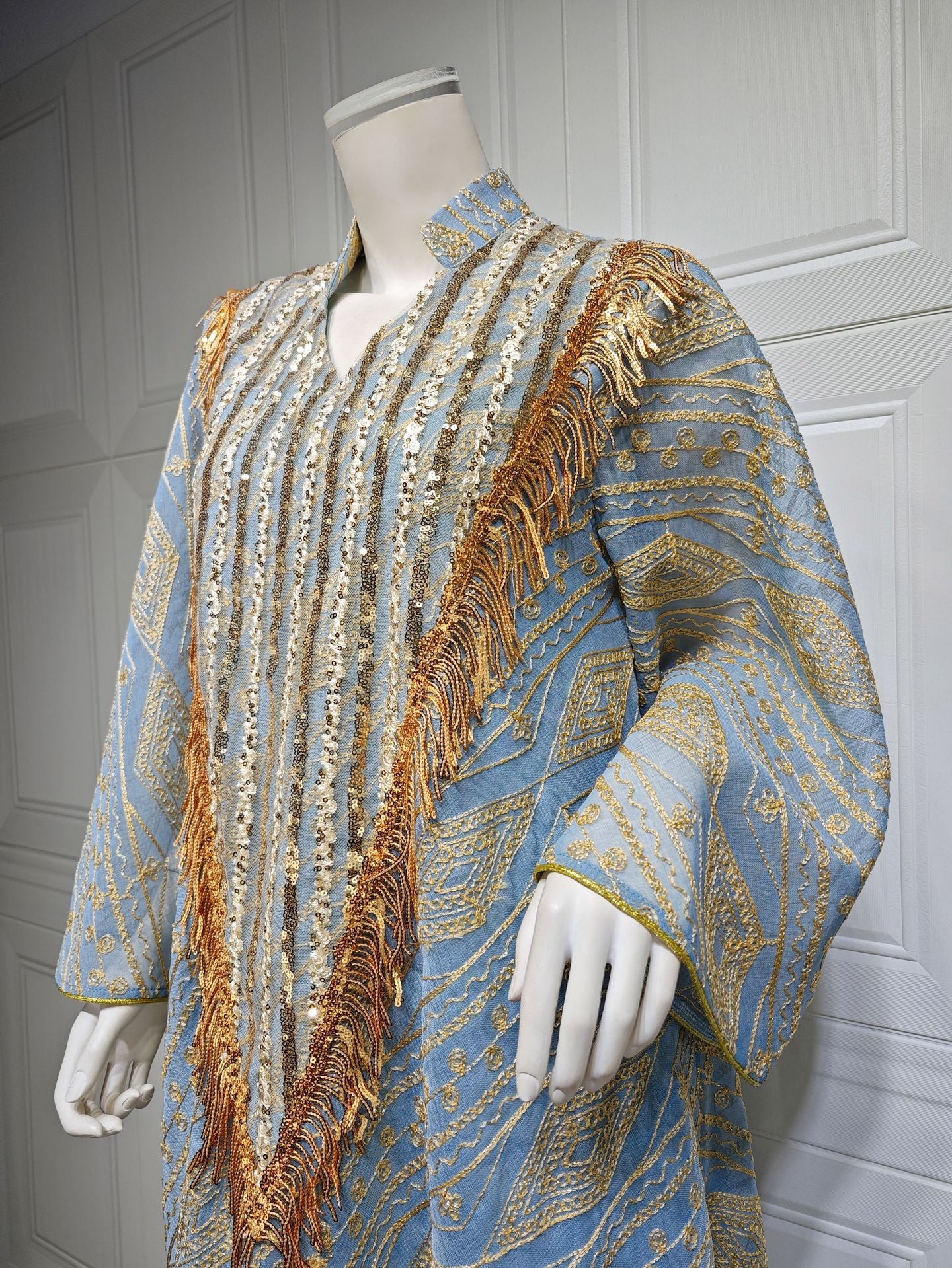 HS6648 A long robe with mesh sequins and embroidered details; an elegant and sophisticated dress.