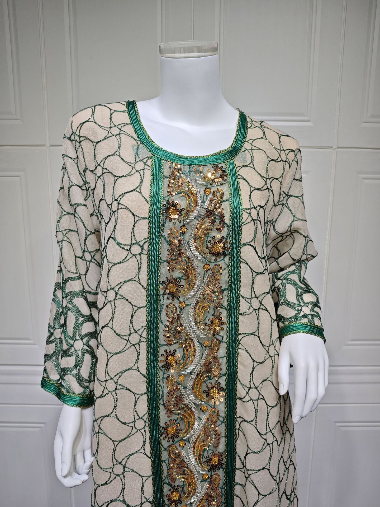 HS6668 A Simple and Elegant Long Dress Adorned with Mesh Embroidery.