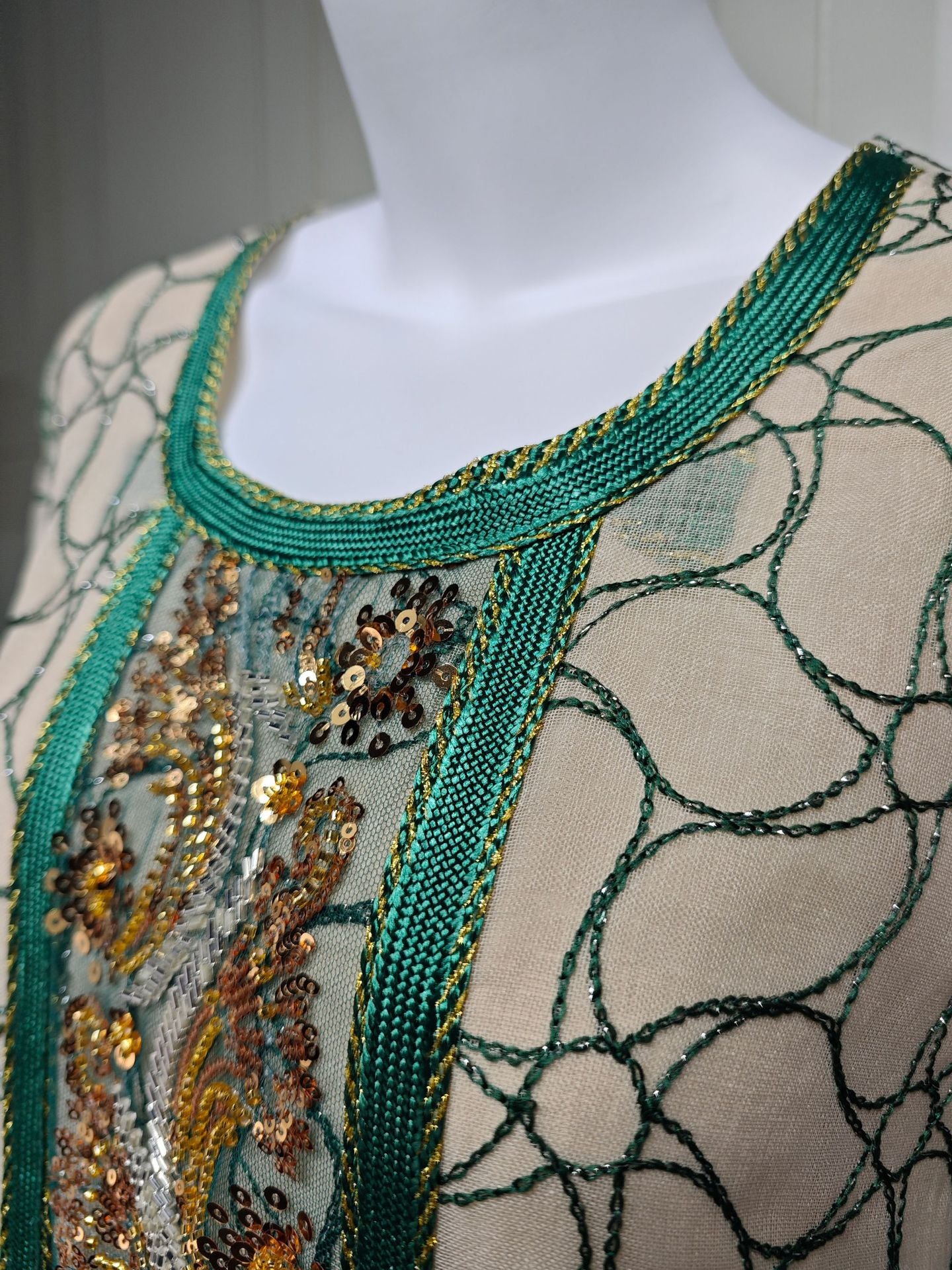 HS6668 A Simple and Elegant Long Dress Adorned with Mesh Embroidery.