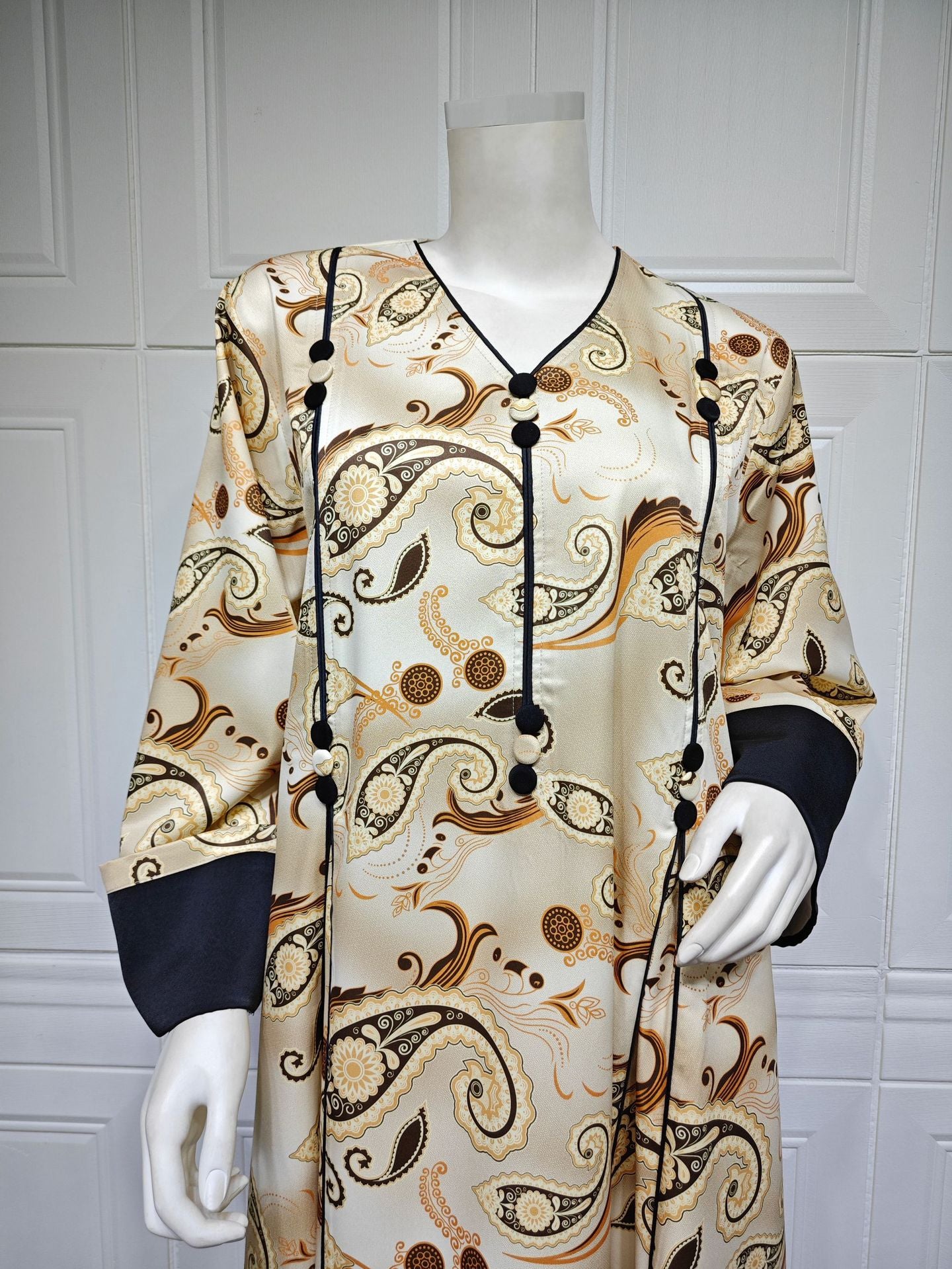 HS6647 Mesh-paneled embroidered robe; elegant three-dimensional embroidered dress