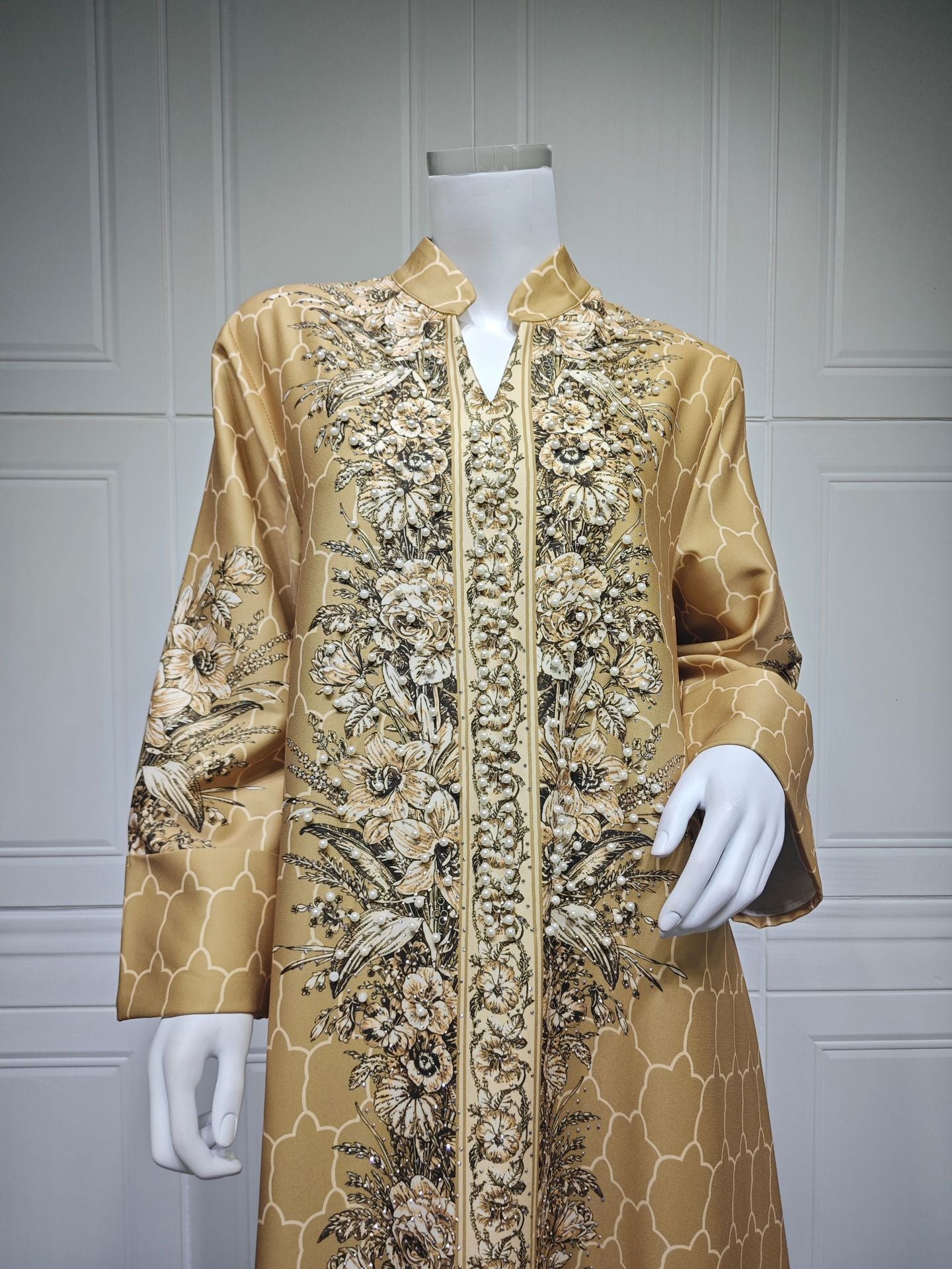 HS6654 Rhinestone-embroidered Long Robe Dress with Elegant Three-dimensional Pattern Design