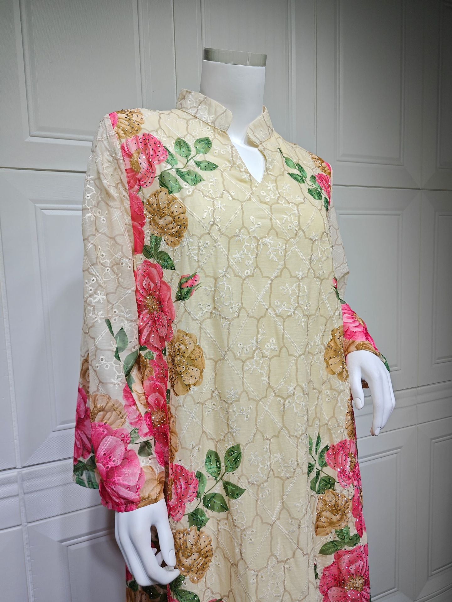 HS6667 Printed Long-sleeved Dress with A Small V-neck Design