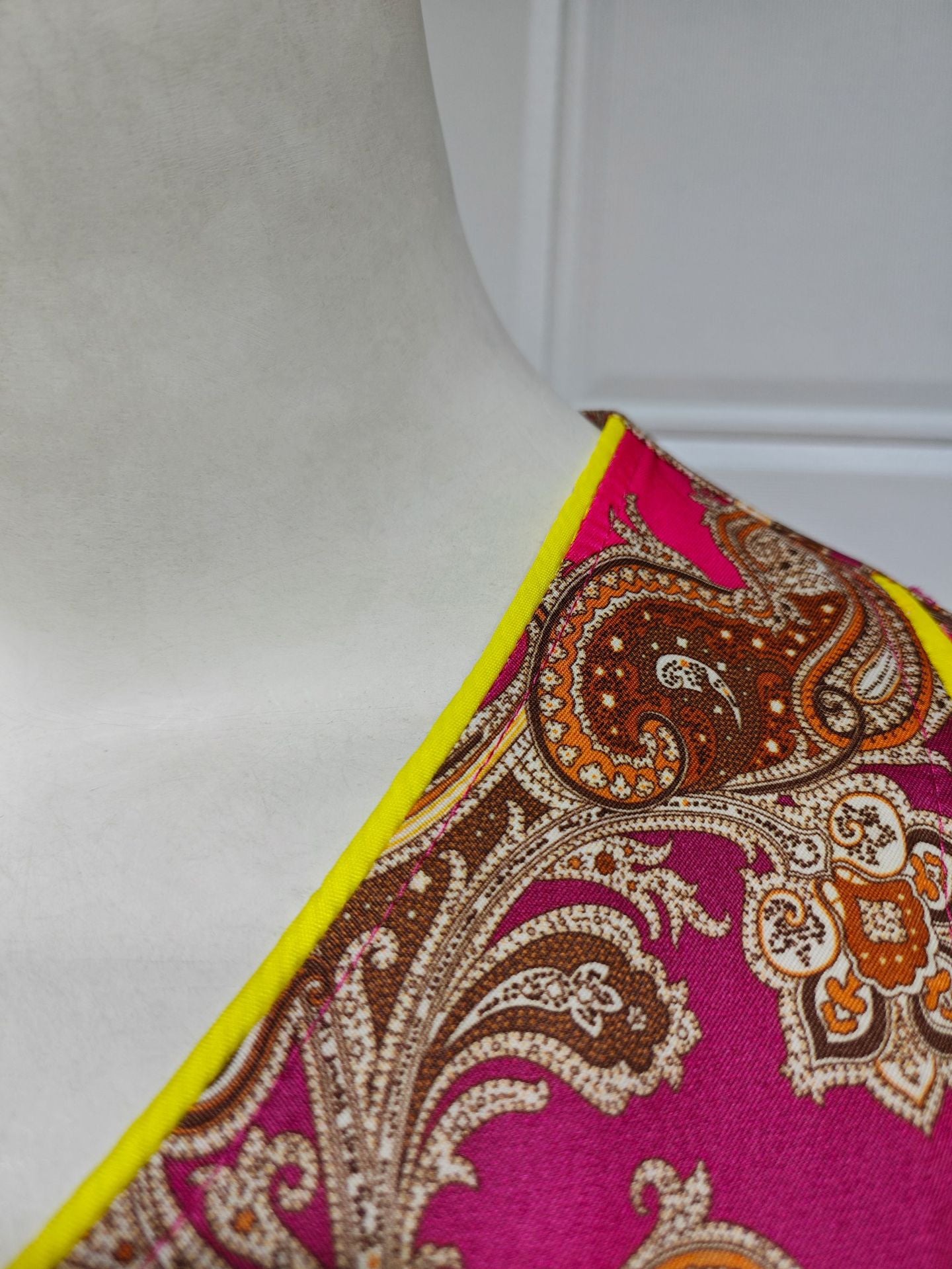 HS6647 Mesh-paneled embroidered robe; elegant three-dimensional embroidered dress