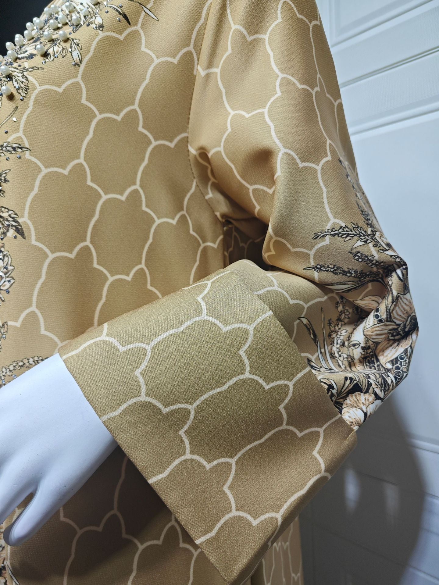 HS6654 Rhinestone-embroidered Long Robe Dress with Elegant Three-dimensional Pattern Design