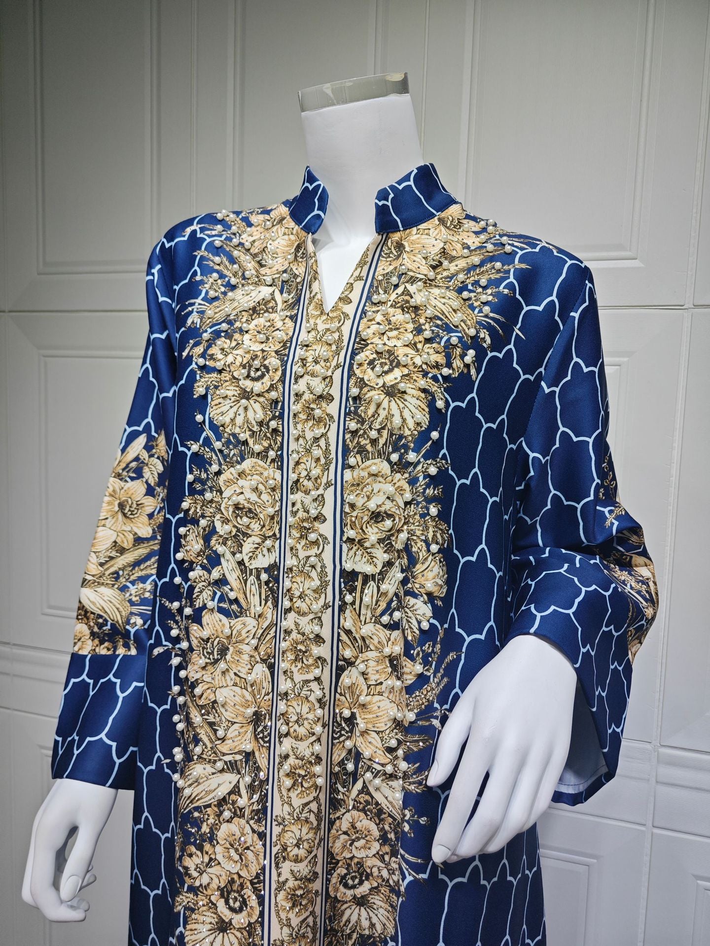 HS6654 Rhinestone-embroidered Long Robe Dress with Elegant Three-dimensional Pattern Design