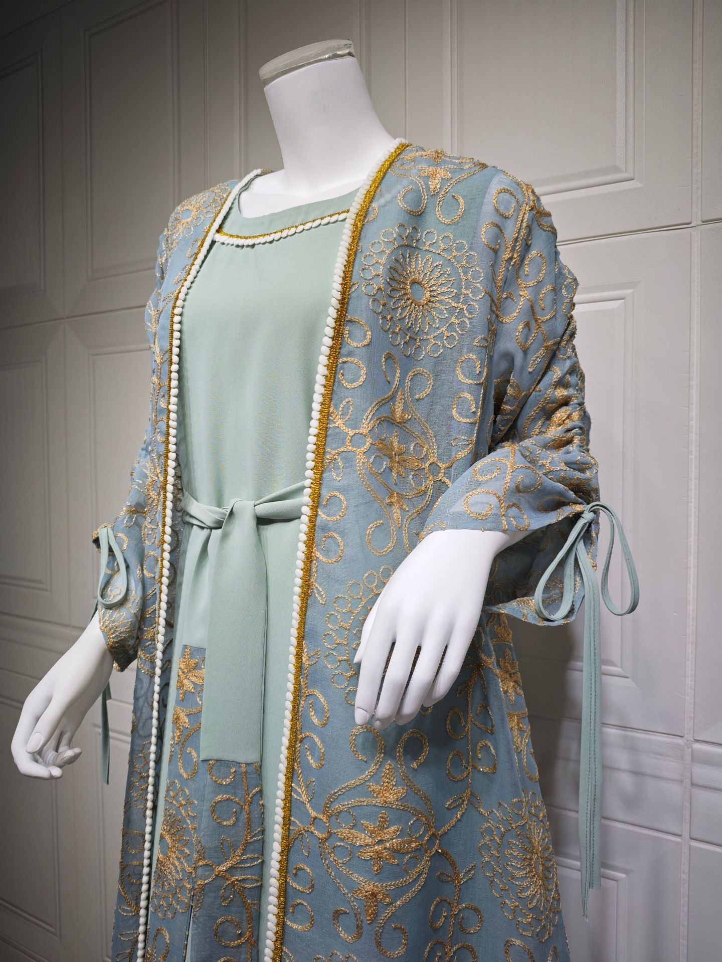 HS6653 Embroidered Robe Two-piece Set, Elegant and Lightweight Design.