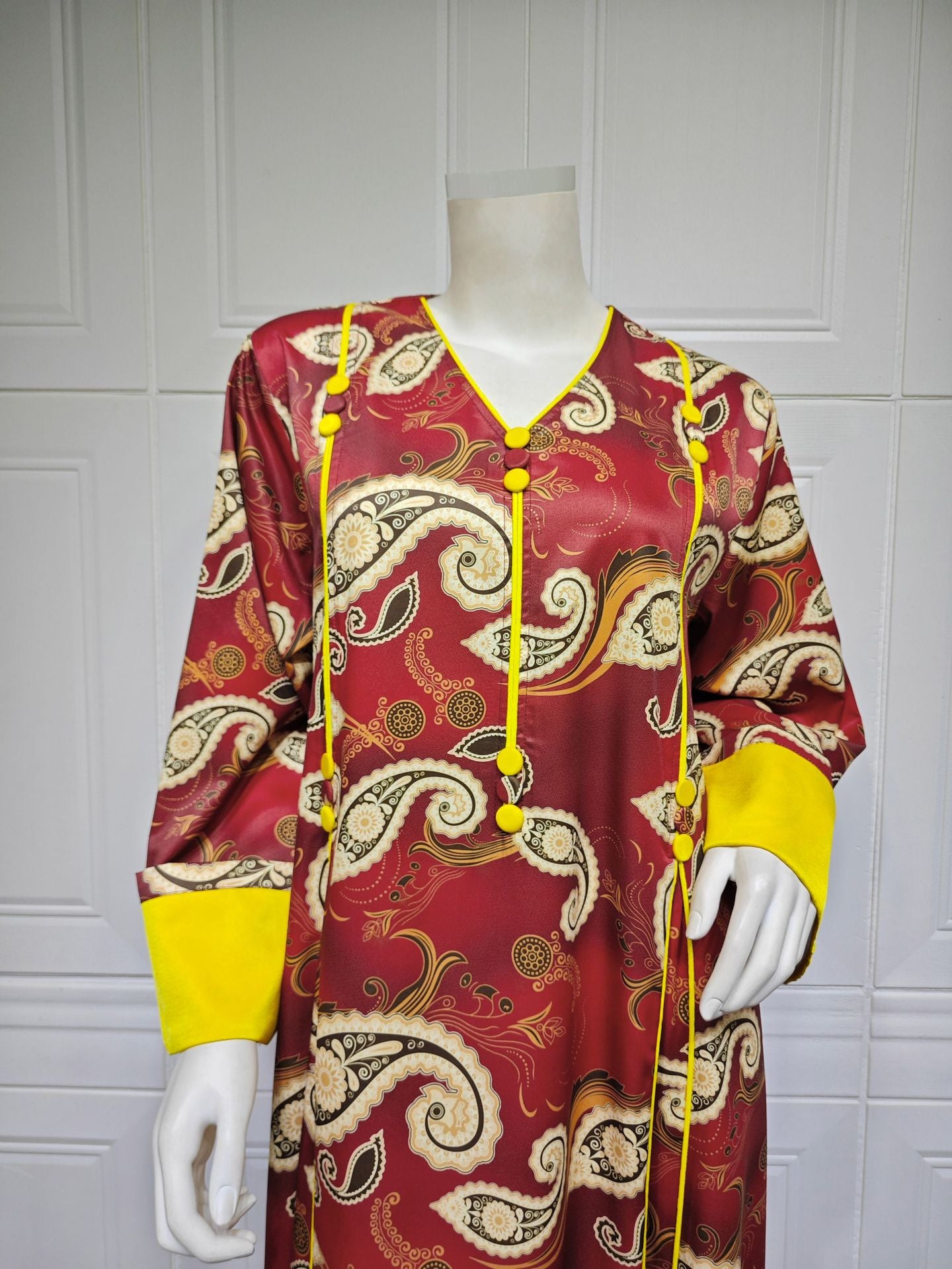 HS6647 Mesh-paneled embroidered robe; elegant three-dimensional embroidered dress