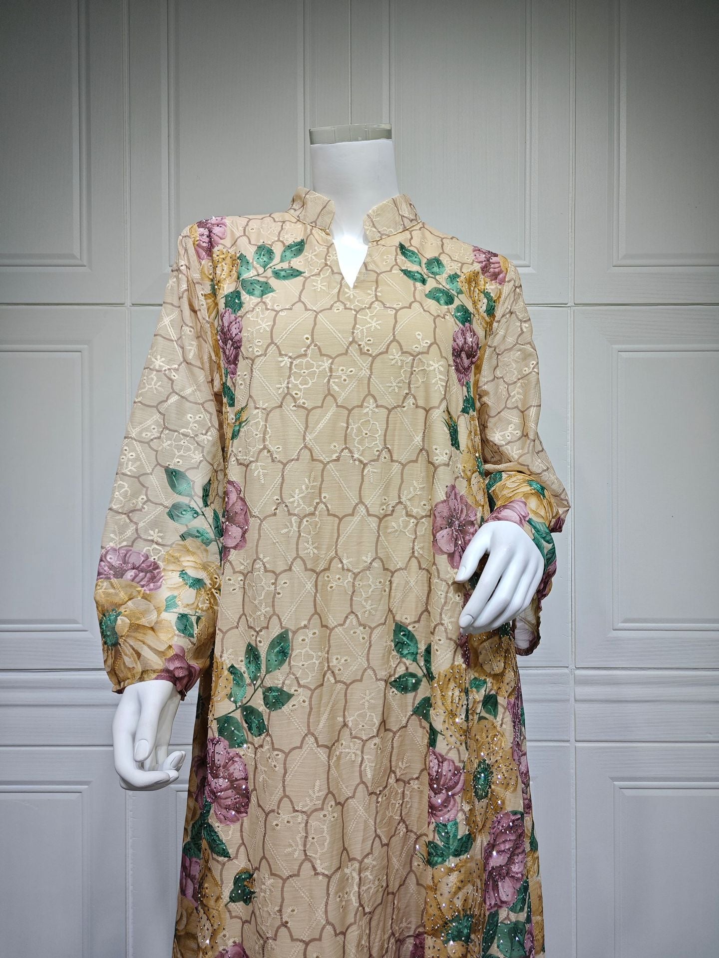 HS6667 Printed Long-sleeved Dress with A Small V-neck Design