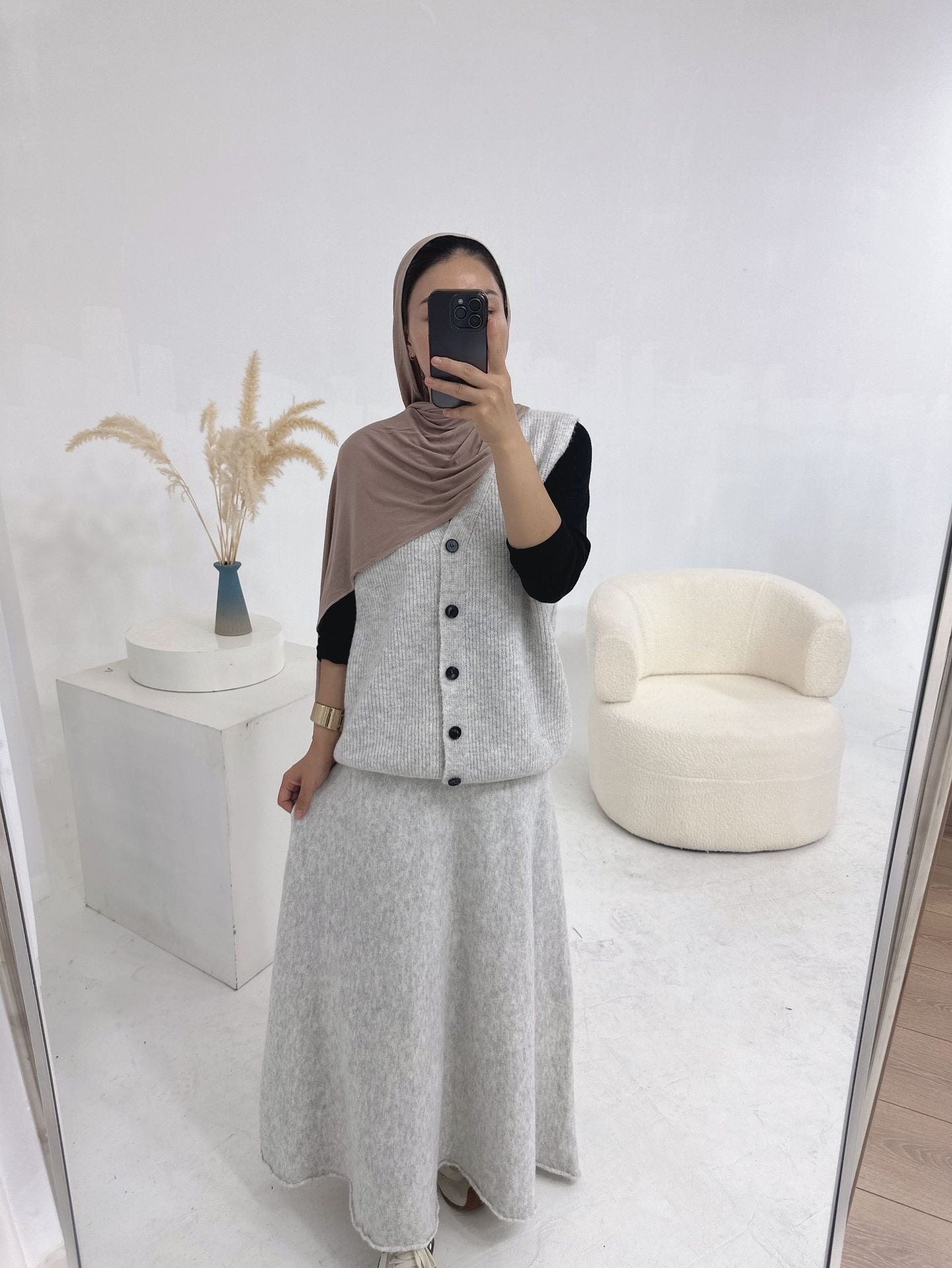 HS6596 Autumn and winter thickened knitted three-piece suit (excluding headscarf) vest + cardigan + skirt