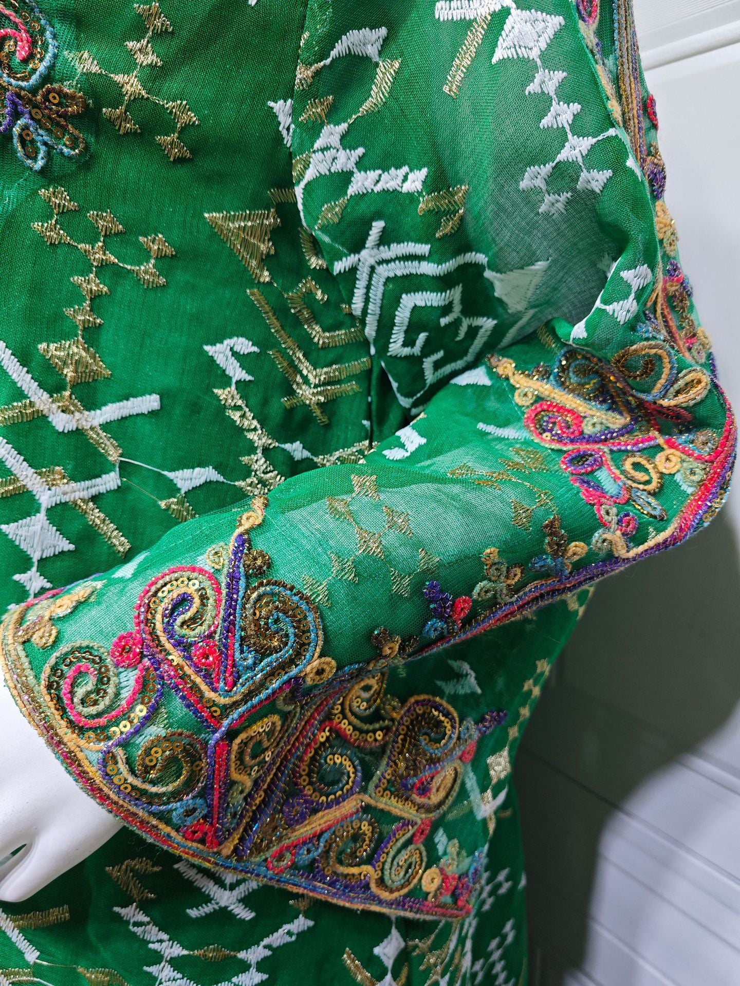 HS6658 Appliqué Patchwork Robe Dress: Lightweight Mesh Combined with Delicate Patterns