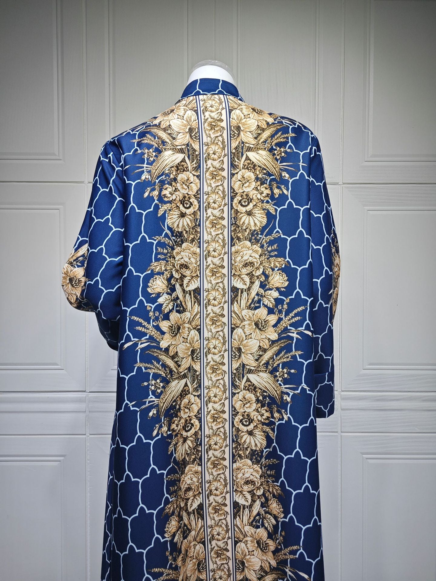 HS6654 Rhinestone-embroidered Long Robe Dress with Elegant Three-dimensional Pattern Design