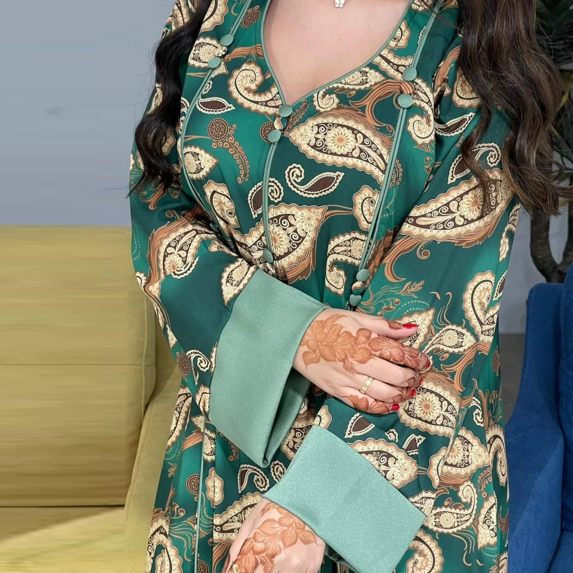 HS6647 Mesh-paneled embroidered robe; elegant three-dimensional embroidered dress