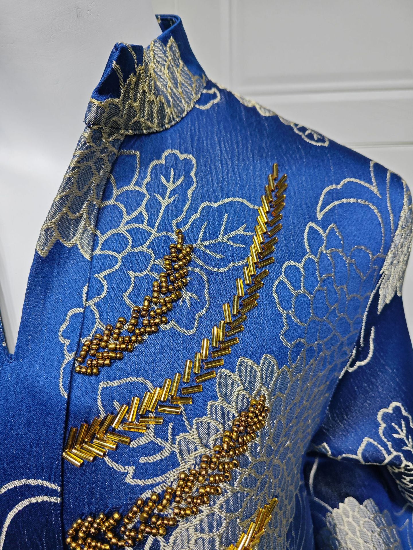 HS6656 V-neck jacquard beaded dress with elegant three-dimensional texture design