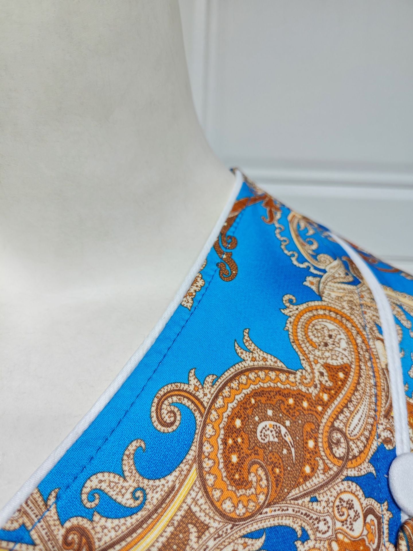 HS6647 Mesh-paneled embroidered robe; elegant three-dimensional embroidered dress