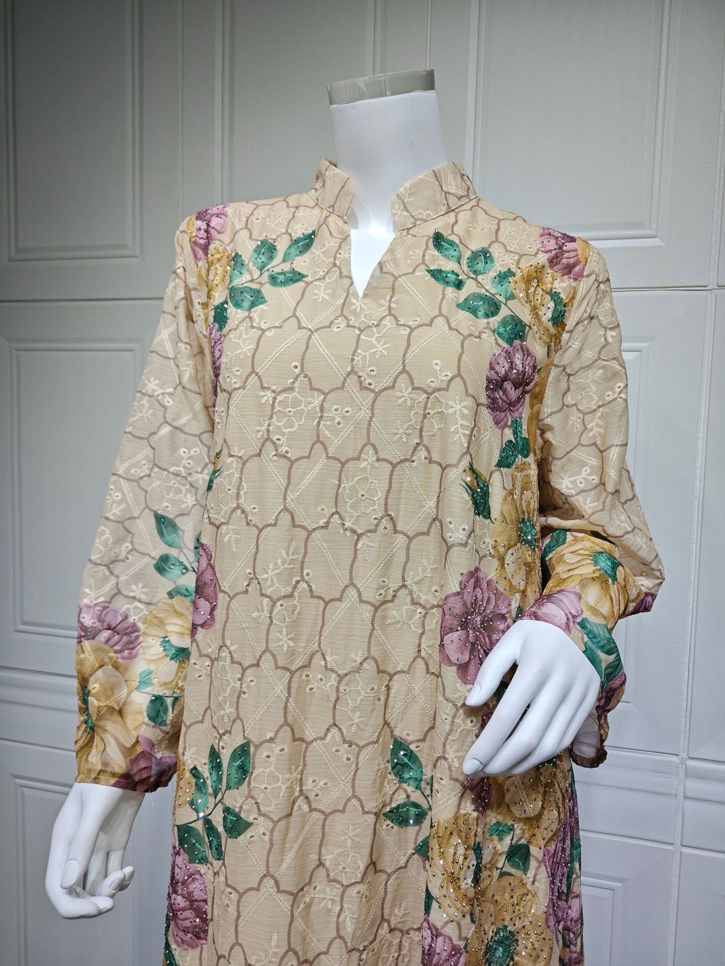 HS6667 Printed Long-sleeved Dress with A Small V-neck Design