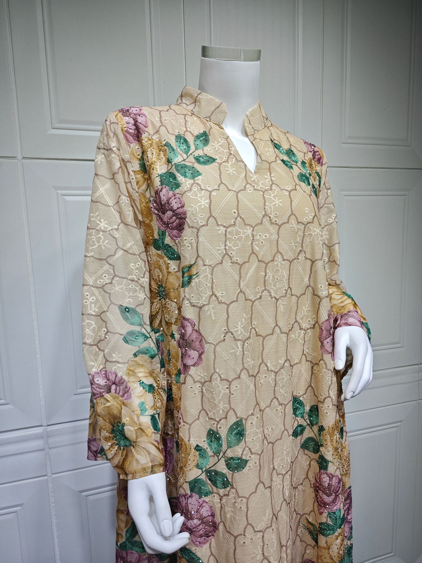 HS6667 Printed Long-sleeved Dress with A Small V-neck Design