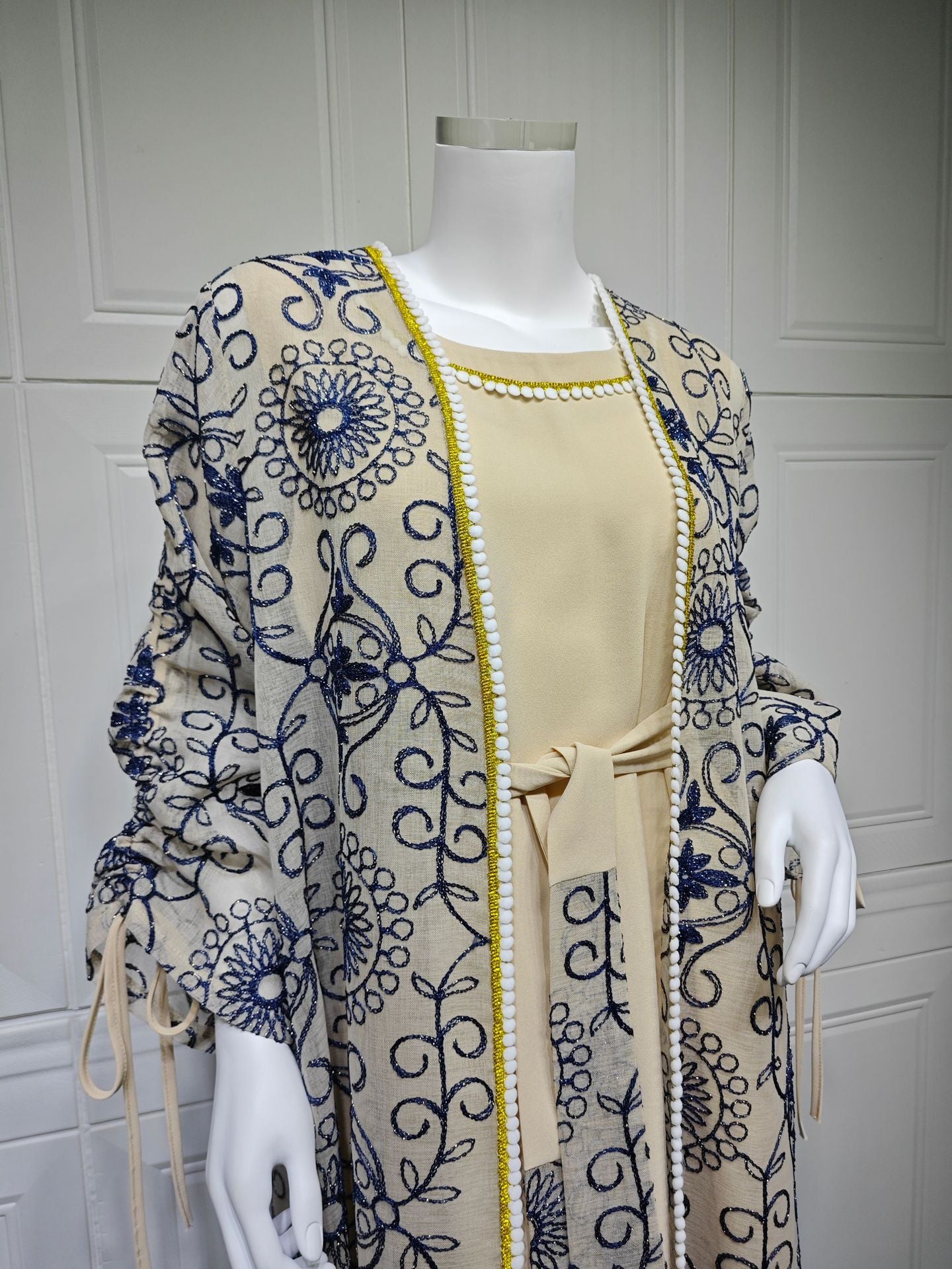 HS6653 Embroidered Robe Two-piece Set, Elegant and Lightweight Design.