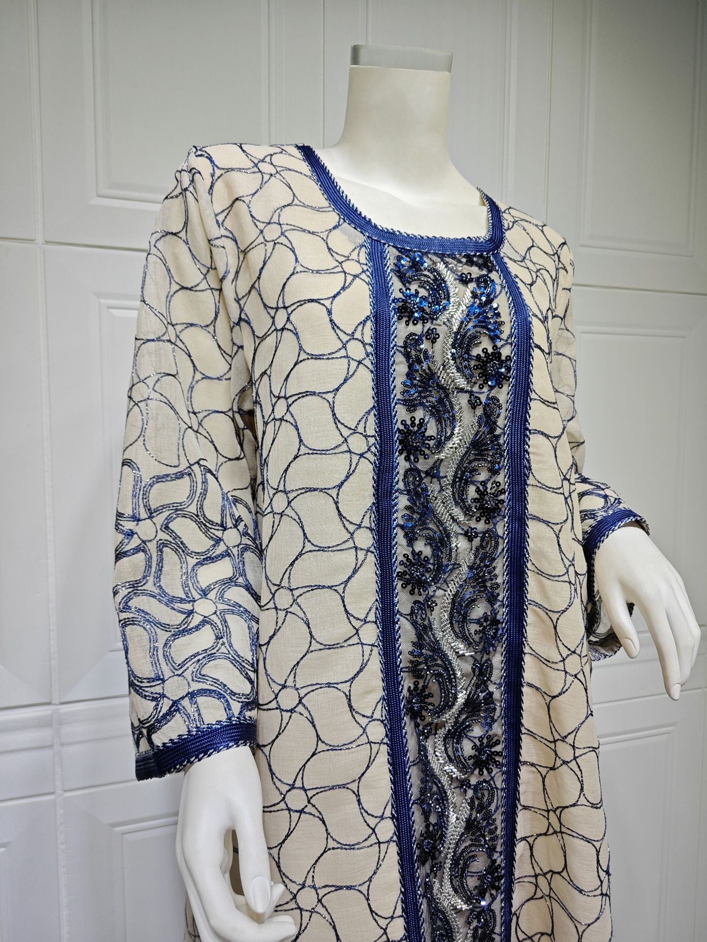 HS6668 A Simple and Elegant Long Dress Adorned with Mesh Embroidery.